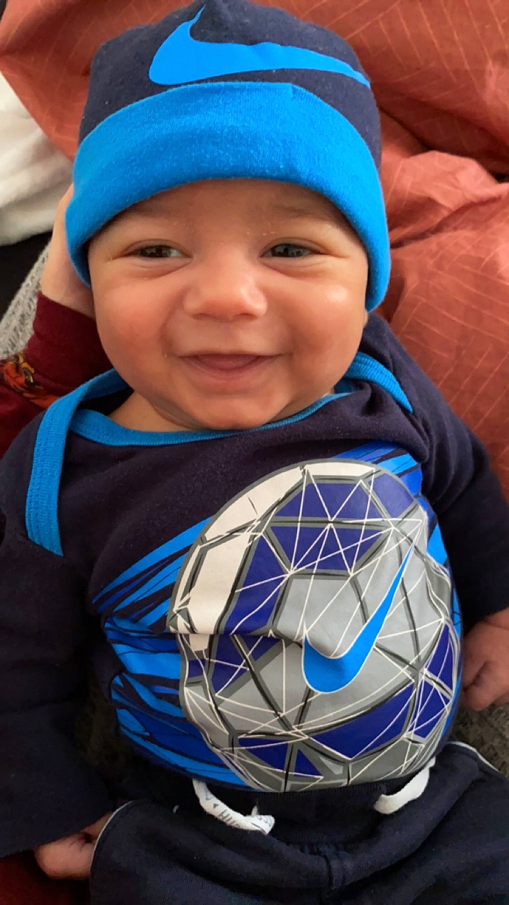 Kalvyn participe au concours pour gagner de l'argent avec cette photo : azure, baby, ball, blue, cap, cool, electric_blue, facial_expression, football, fun, happy, headwear, human, joy, light, organ, people, person, photograph, product