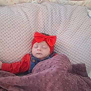 Kylliana a rejoint le concours — aidez-le/la à gagner de superbes lots ! baby, bed, bedroom, blanket, clothing, crib, cushion, face, furniture, hat, head, homedecor, indoors, infantbed, person, photography, portrait, quilt, room, sleeping