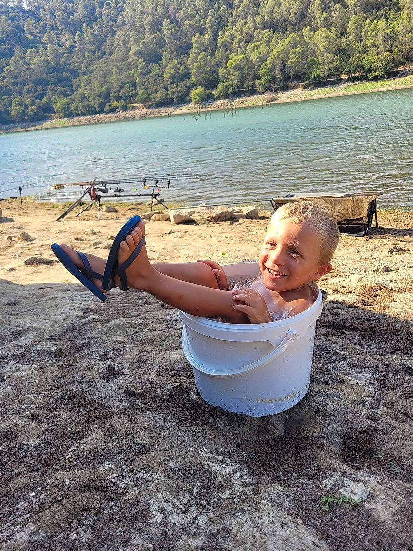 Ethane a rejoint le concours — aidez-le/la à gagner de superbes lots ! beach, cool, eyewear, fun, hand, happy, human_body, joy, lake, leisure, morning, people_in_nature, person, recreation, smile, summer, sunlight, toddler, travel, tree