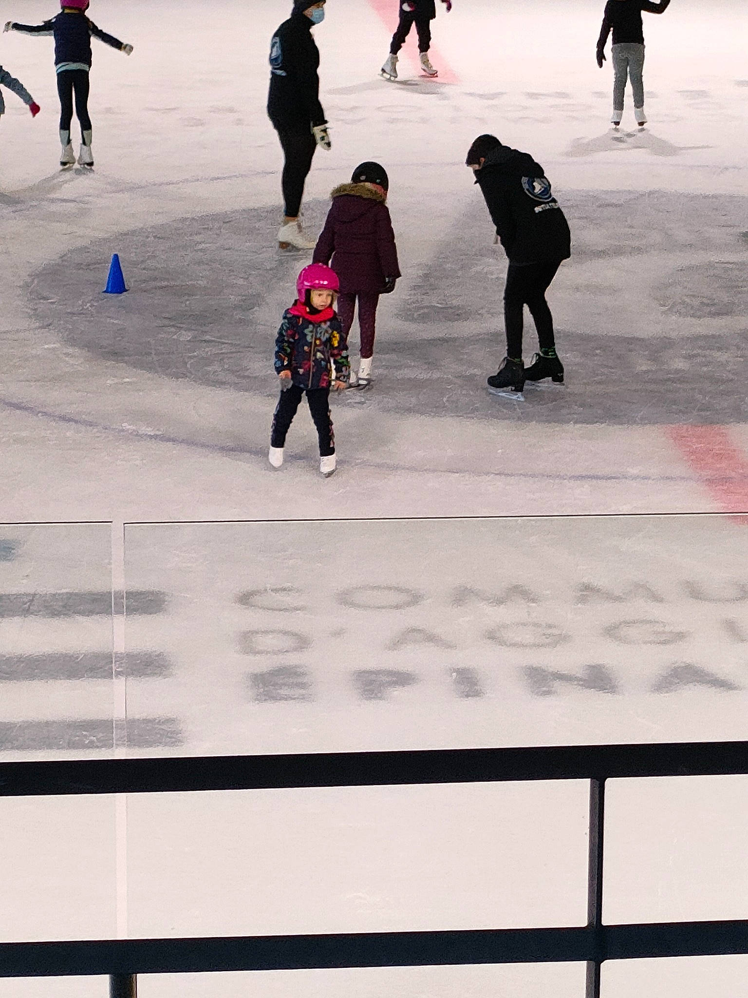 Onolia participe au concours pour gagner de l'argent avec cette photo : art, black, flooring, fun, headwear, leisure, line, magenta, pedestrian, people_in_nature, person, photograph, recreation, shadow, snapshot, street, tints_and_shades, travel, walking, water