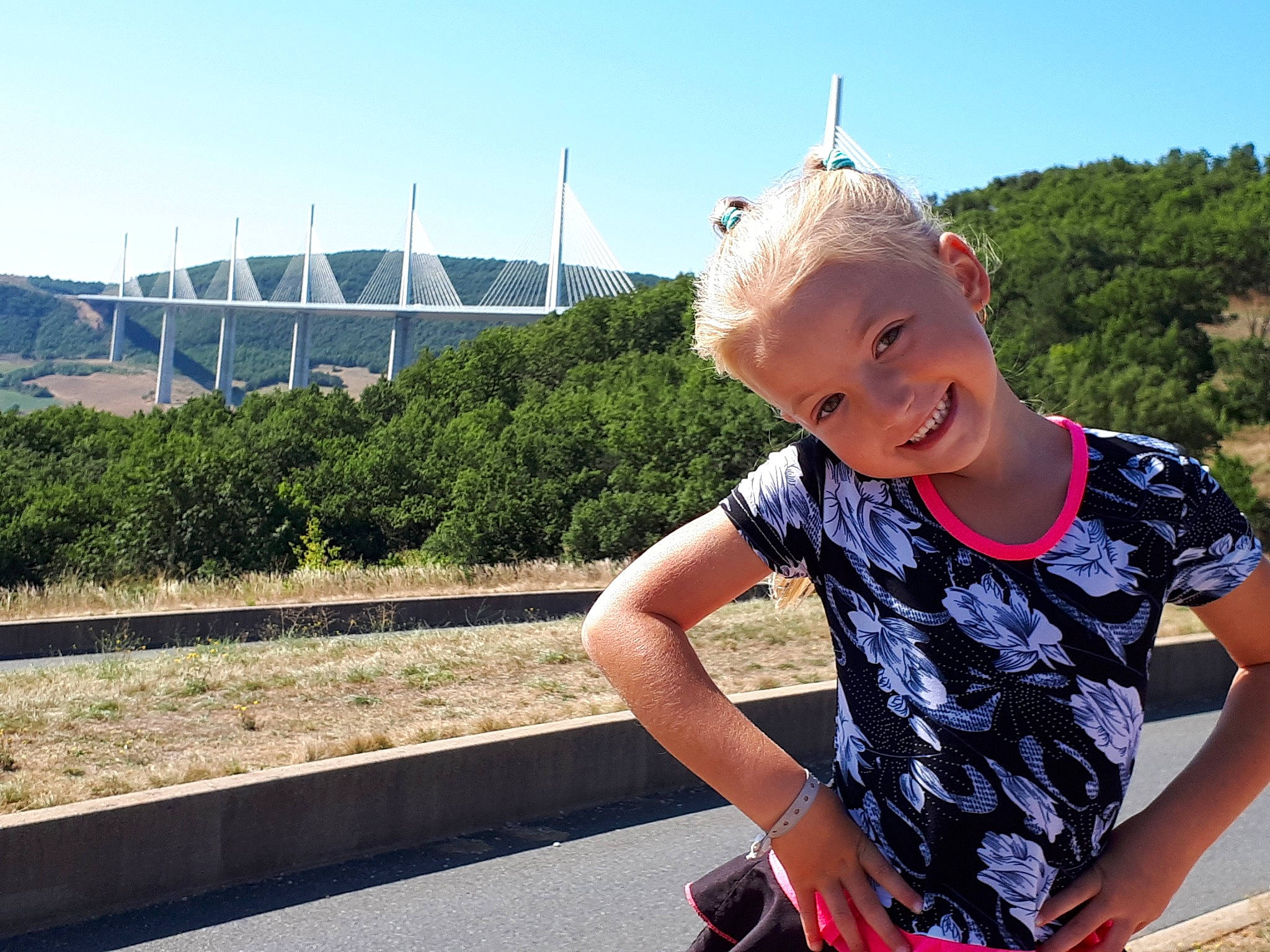 OcÉane a rejoint le concours — aidez-le/la à gagner de superbes lots ! car, child, fun, girl, grass, joy, leisure, people, person, plant, recreation, sky, smile, summer, toddler, tourism, travel, tree, vacation, vehicle