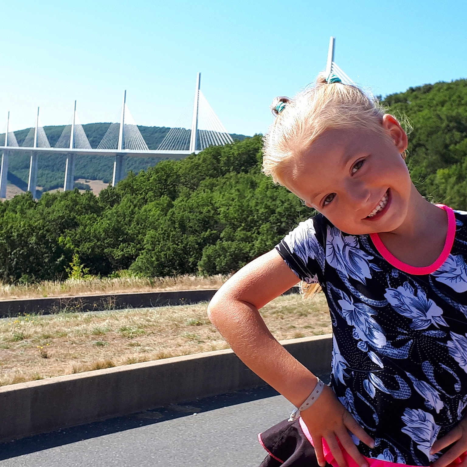 OcÉane a rejoint le concours — aidez-le/la à gagner de superbes lots ! car, child, fun, girl, grass, joy, leisure, people, person, plant, recreation, sky, smile, summer, toddler, tourism, travel, tree, vacation, vehicle
