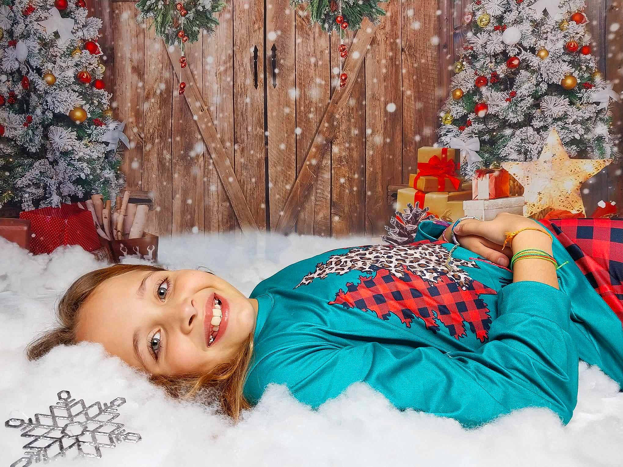 Makenzie joined the competition — help win amazing prizes! christmas, christmas_decoration, christmas_eve, christmas_ornament, christmas_tree, conifer, event, fun, happy, holiday, holiday_ornament, human_body, joy, ornament, pattern, people_in_nature, person, plant, smile, snow