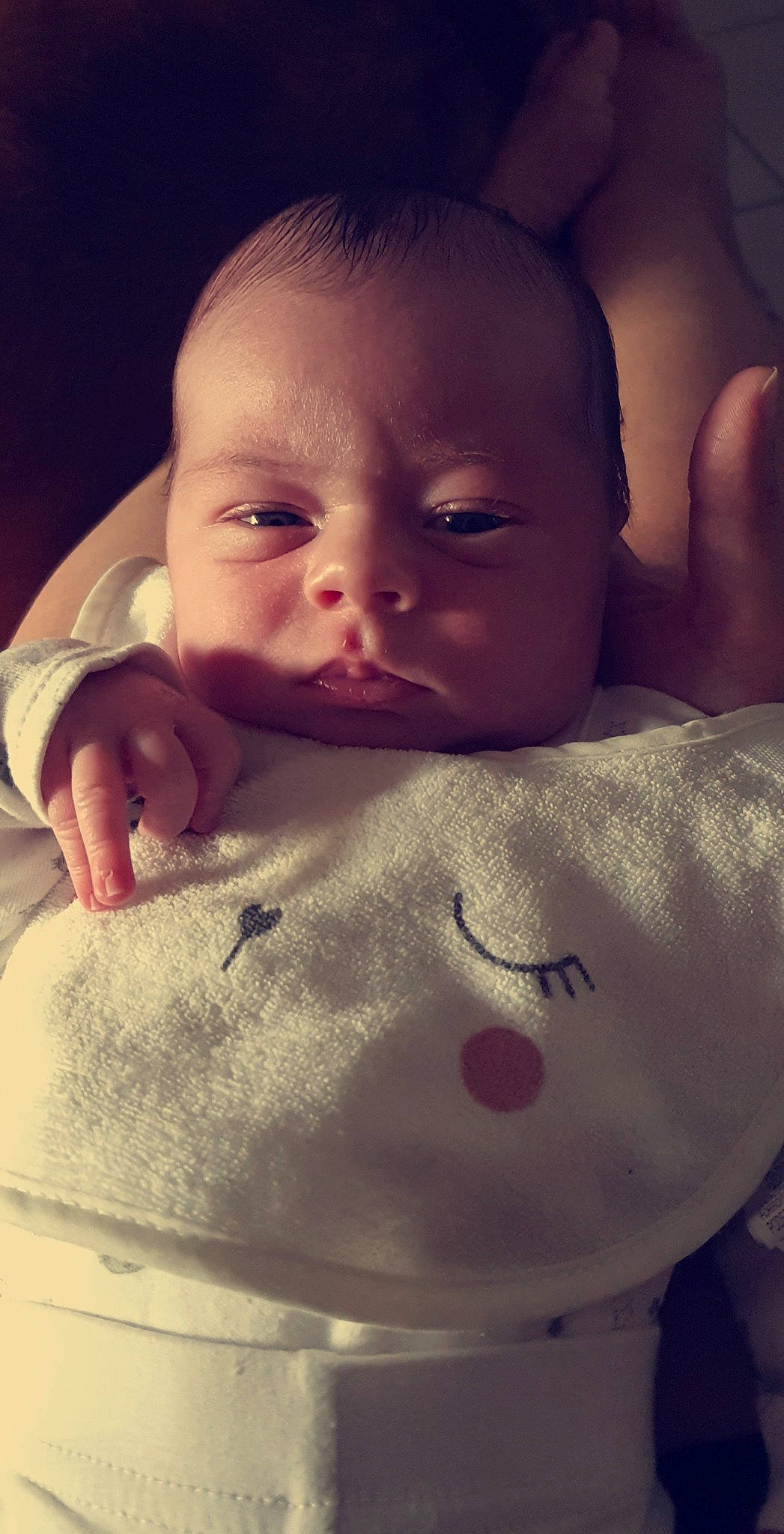 Louise participe au concours pour gagner de l'argent avec cette photo : baby, bedtime, cheek, child, chin, cloud, ear, eye, eyebrow, face, forehead, hand, head, lip, mouth, nose, person, skin, sky, smile