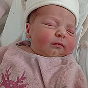 Zélya a rejoint le concours — aidez-le/la à gagner de superbes lots ! baby, newborn, sleeping, hat, pink_clothing, reindeer_print, infant, face, child, cute, cozy, soft, resting, portrait, indoors, blanket, headwear, peaceful, young, person