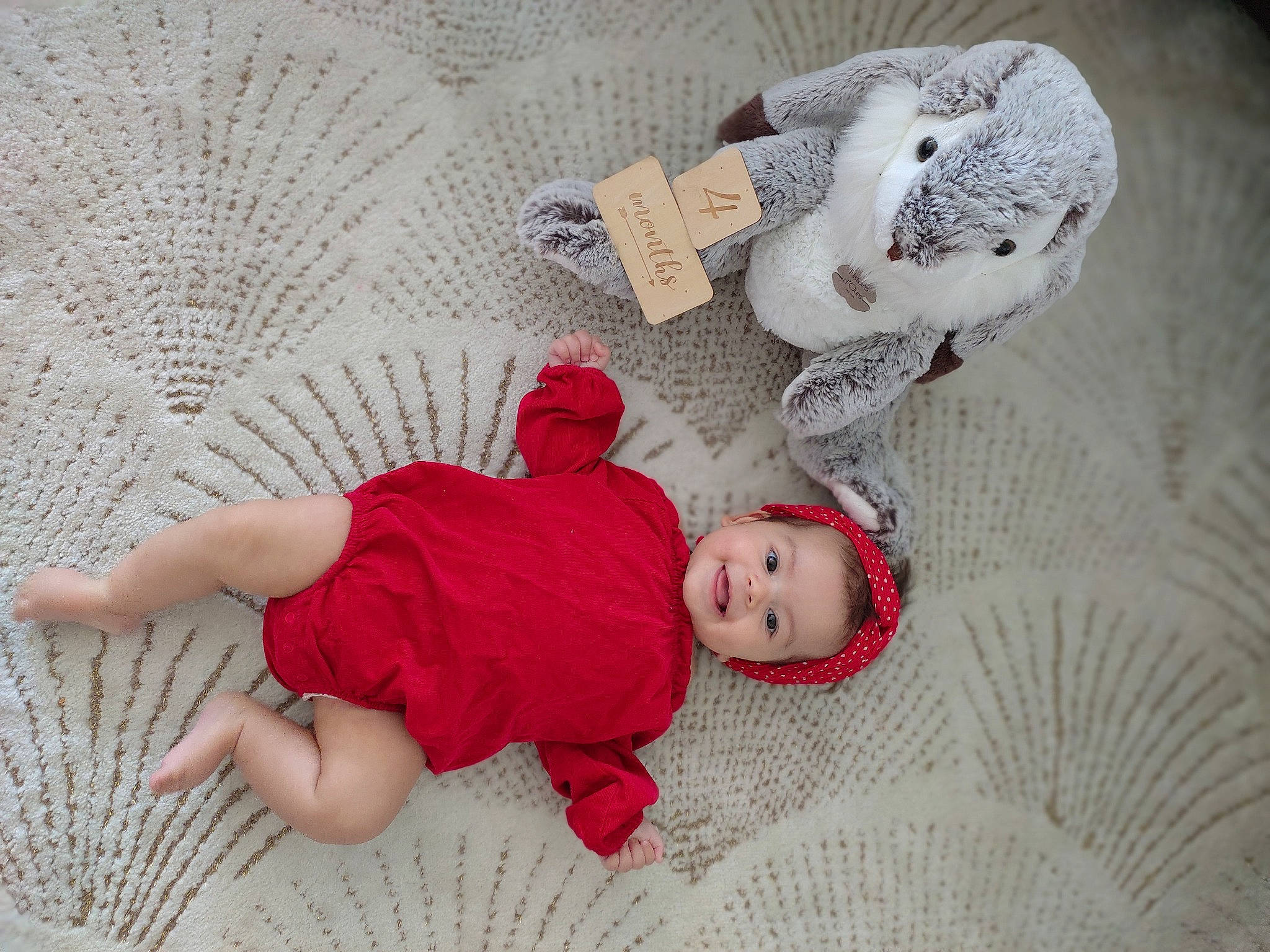 Ayna participe au concours pour gagner de l'argent avec cette photo : art, baby, baby_sleeping, baby_toddler_clothing, bedding, bedtime, carmine, child, comfort, flooring, fun, headgear, joy, leg, linens, pattern, person, pink, room, textile