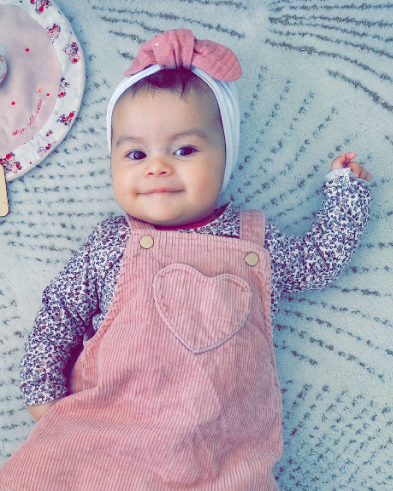 Ayna a rejoint le concours — aidez-le/la à gagner de superbes lots ! baby, baby_toddler_clothing, cheek, chin, dress, eye, eyelash, face, hairstyle, happy, iris, joy, lip, outerwear, person, pink, purple, skin, sleeve, smile