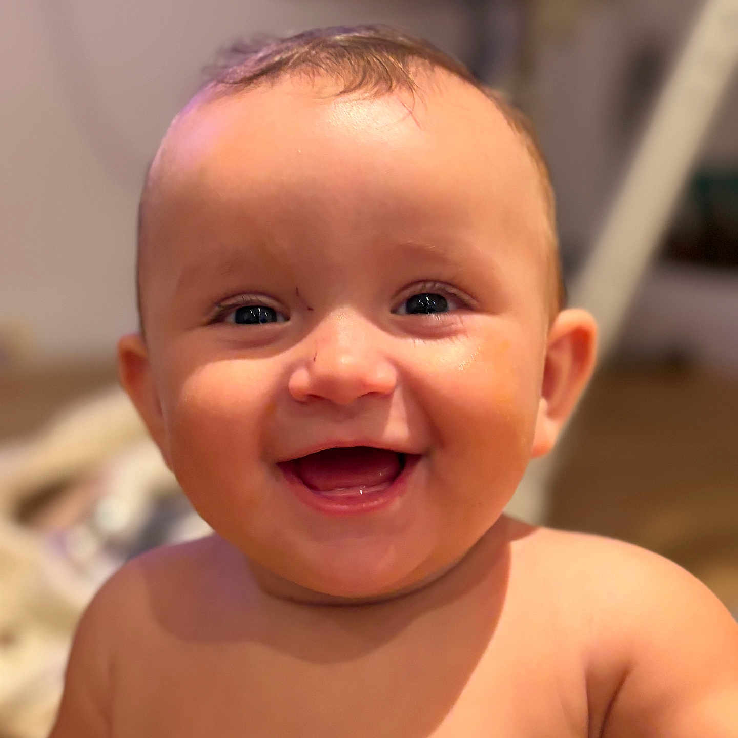Jade participe au concours pour gagner de l'argent avec cette photo : baby, bare_shoulders, cheerful, child, closeup, cute, expression, eyes, face, happy, head, indoors, infant, joy, mouth, person, portrait, skin, smile, young