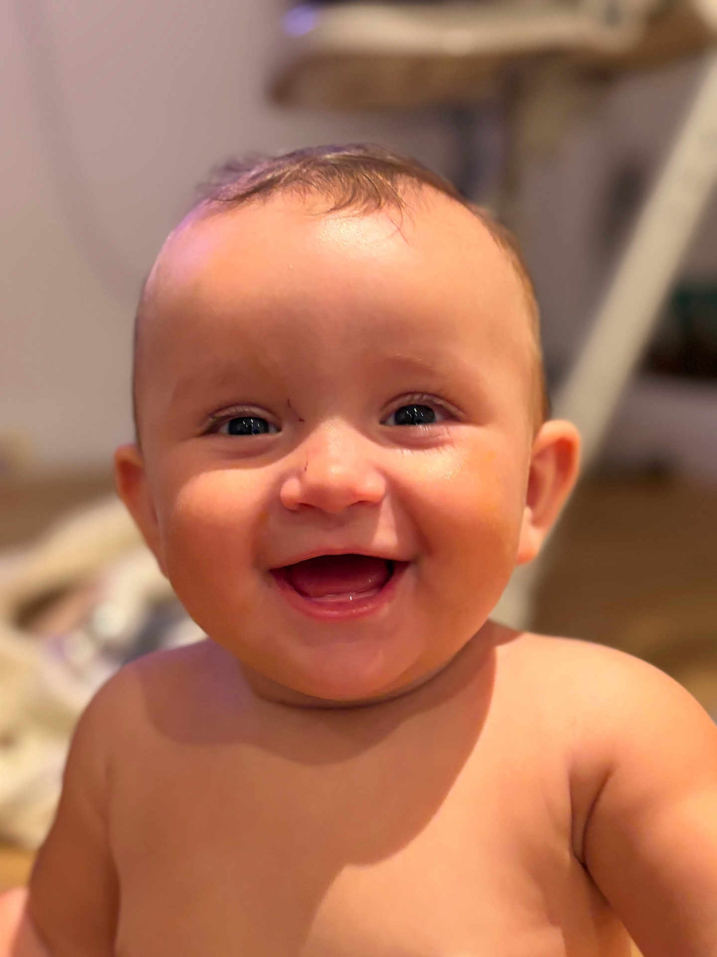 Jade participe au concours pour gagner de l'argent avec cette photo : baby, smile, face, child, happy, cute, infant, portrait, skin, eyes, mouth, expression, cheerful, young, head, indoors, person, closeup, joy, bare_shoulders