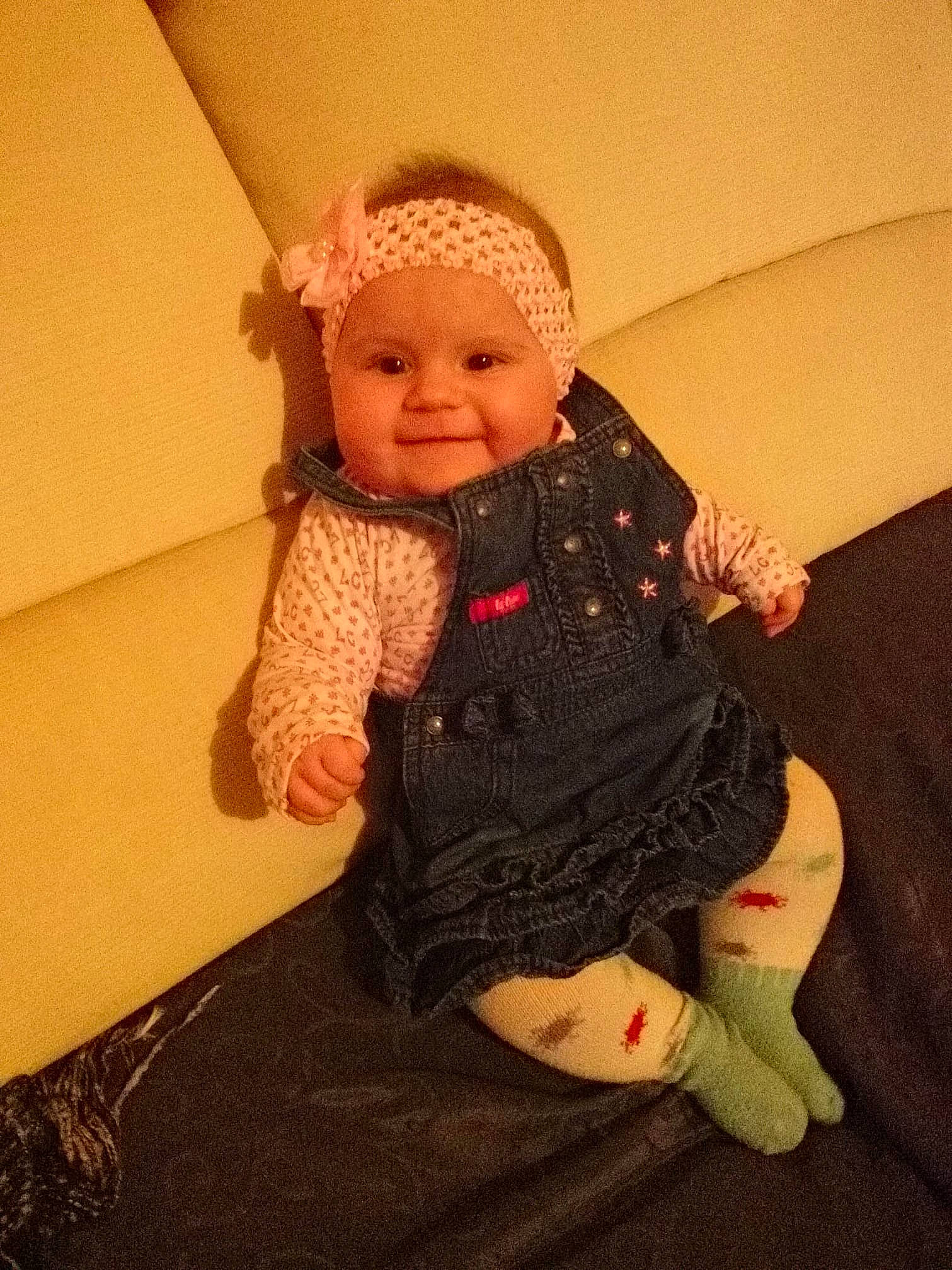 Xianne participe au concours pour gagner de l'argent avec cette photo : baby, cheek, child, ear, eye, person, sitting, skin, toddler