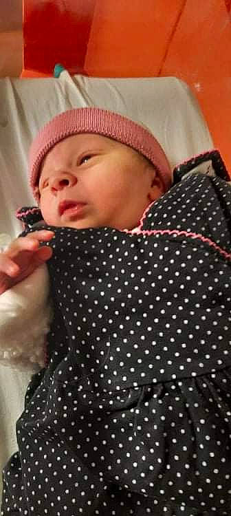 Clara participe au concours pour gagner de l'argent avec cette photo : baby, baby_sleeping, baby_toddler_clothing, beanie, cap, cheek, child, collar, comfort, eyelash, fashion_accessory, hat, headwear, knit_cap, lip, pattern, person, polka_dot, portrait_photography, sleeve