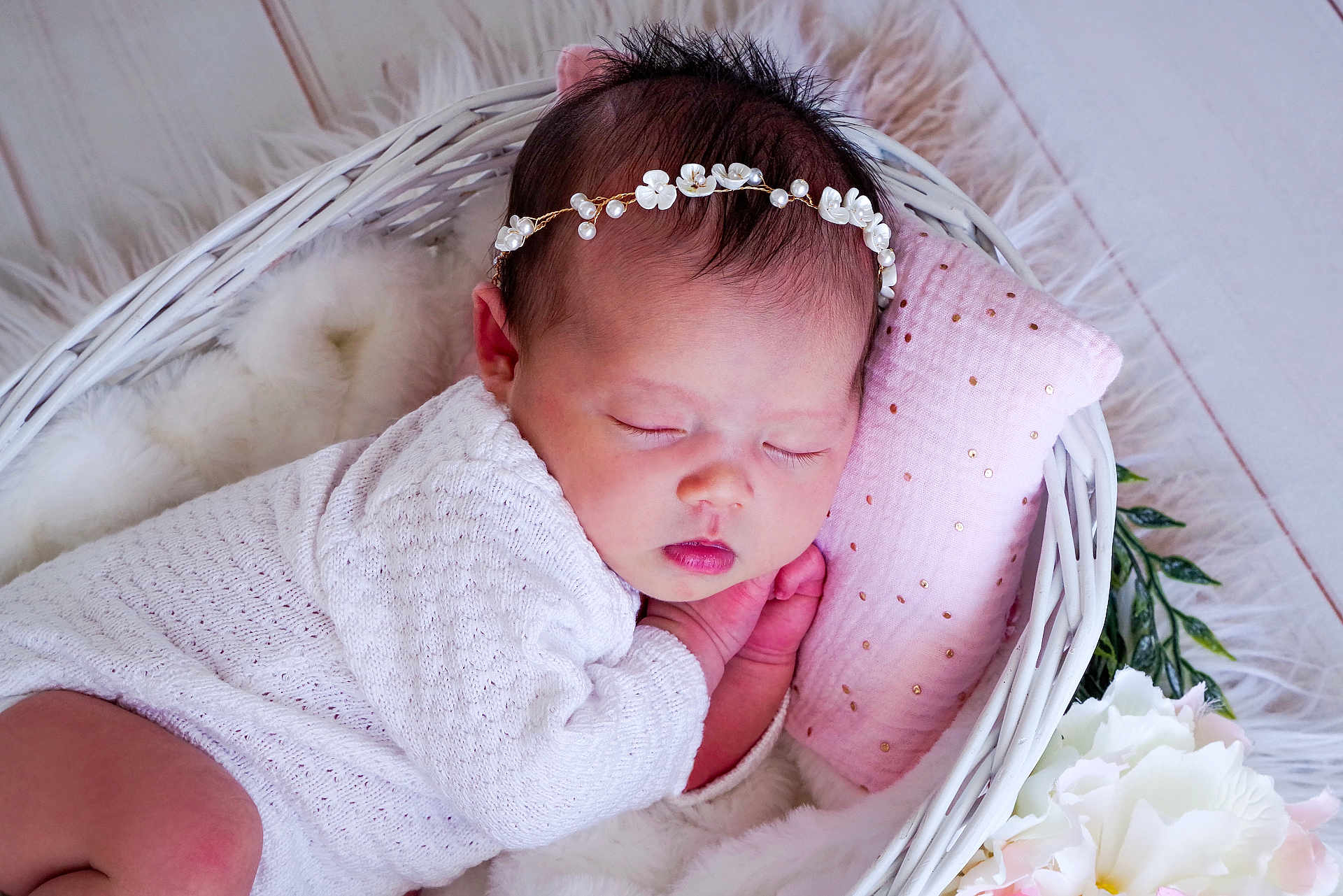 Rebecca participe au concours pour gagner de l'argent avec cette photo : baby, sleeping, white_knit, wicker_basket, pink_pillow, soft_blanket, flower_headband, newborn, peaceful, close_up, indoor, infant, cute, resting, portrait, floral, decor, soft_lighting, hand_near_face, skin