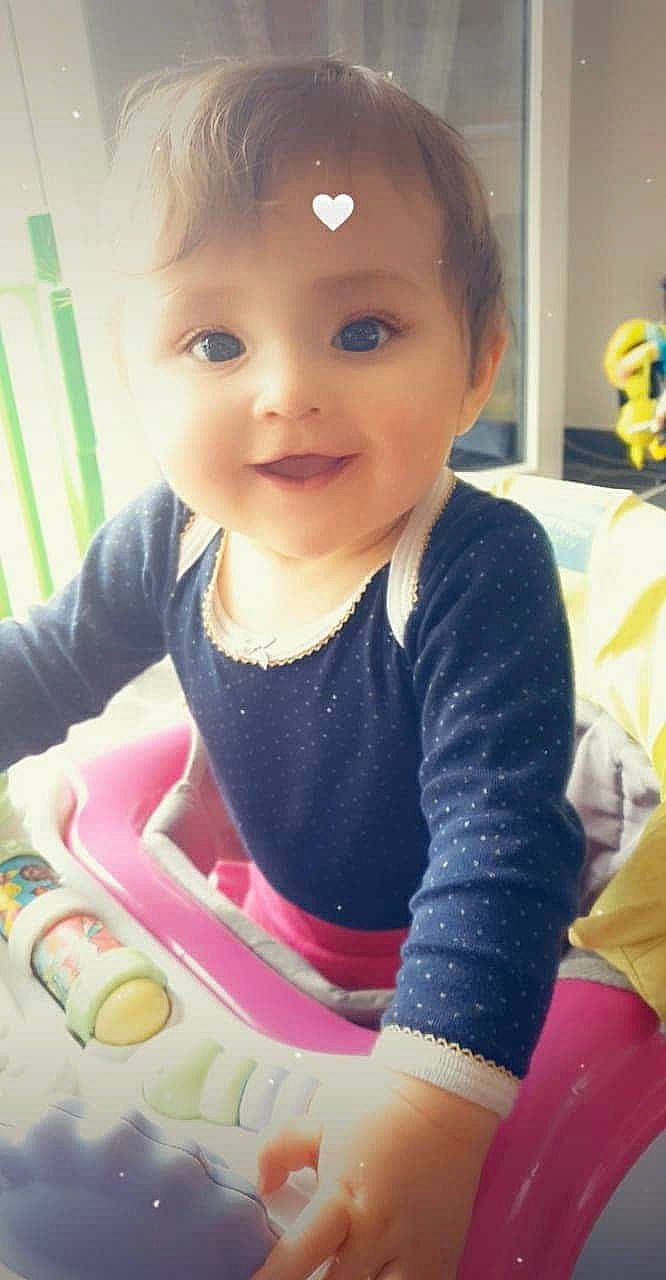 Océane a rejoint le concours — aidez-le/la à gagner de superbes lots ! baby, cheek, child, finger, happy, joy, person, play, skin, smile, toddler