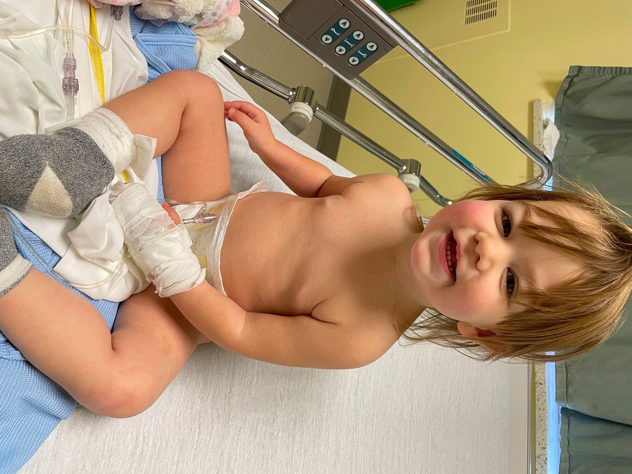 Lily-rose participe au concours pour gagner de l'argent avec cette photo : chest, comfort, elbow, eye, glasses, joint, knee, leg, mouth, muscle, neck, person, shorts, shoulder, skin, smile, stomach, thigh, trunk, undergarment