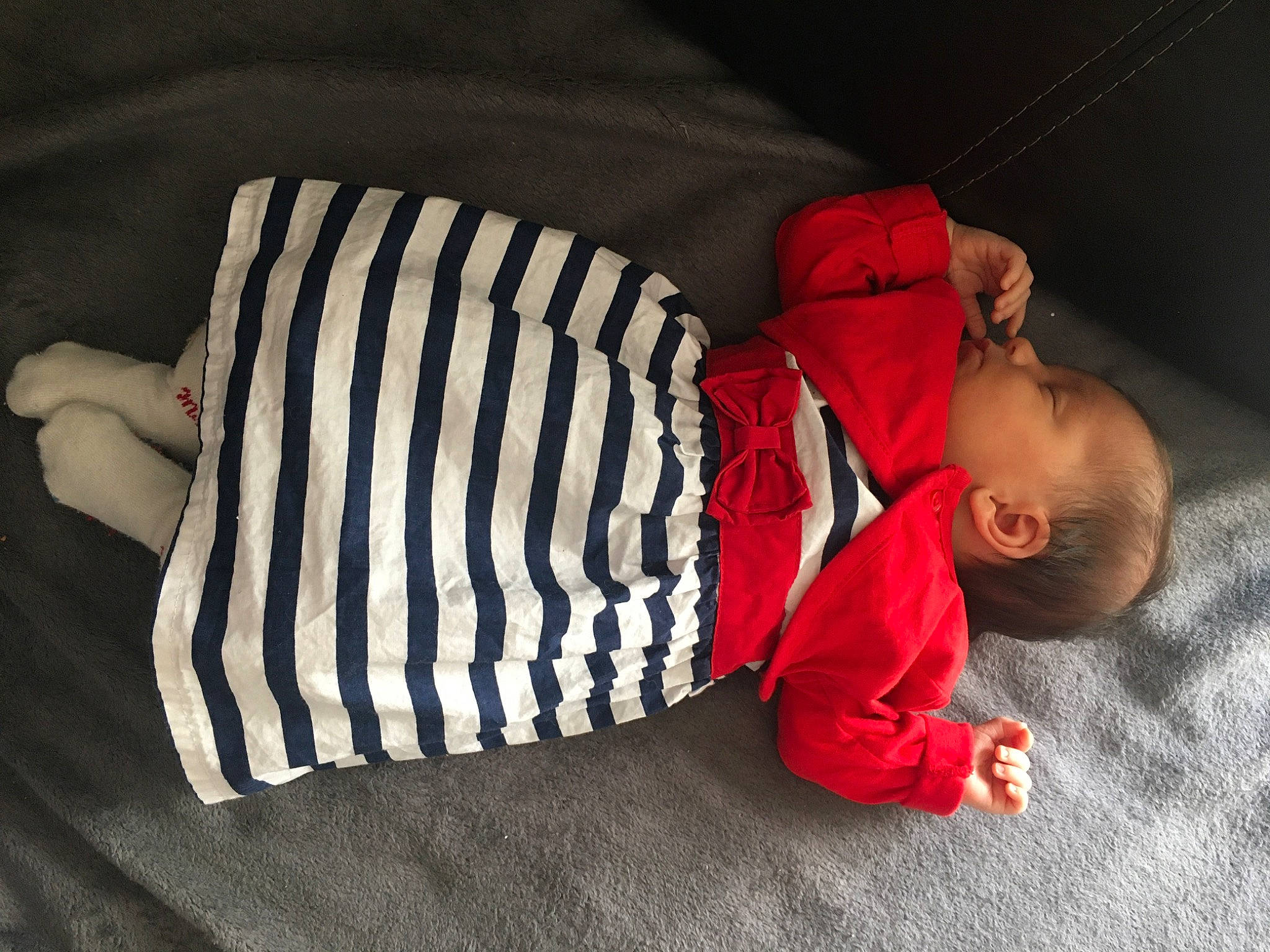 Giullia a rejoint le concours — aidez-le/la à gagner de superbes lots ! baby, baby_products, baby_sleeping, baby_toddler_clothing, bedtime, child, comfort, crawling, nap, person, product, sitting, sleep, toddler