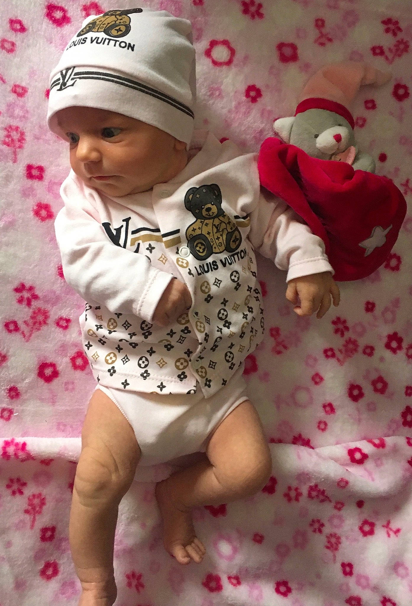 Giullia a rejoint le concours — aidez-le/la à gagner de superbes lots ! baby, baby_toddler_clothing, cheek, child, headwear, person, pink, toddler