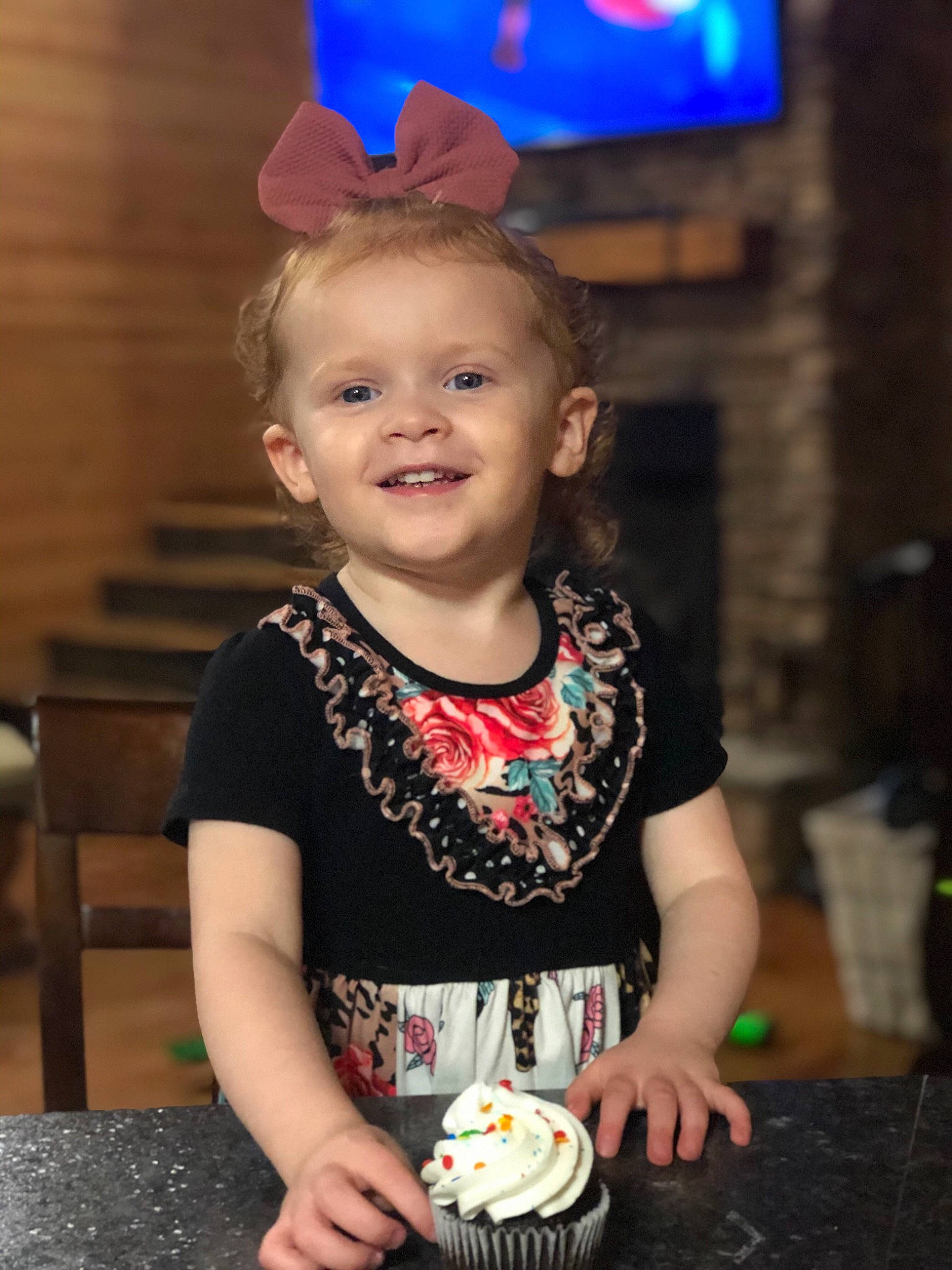 Avery Kate joined the competition — help win amazing prizes! baby_toddler_clothing, baked_goods, baking, baking_cup, cake, cake_decorating, child, cuisine, cupcake, dairy, dessert, joy, party, party_hat, party_supply, person, plate, snack, sweetness, television