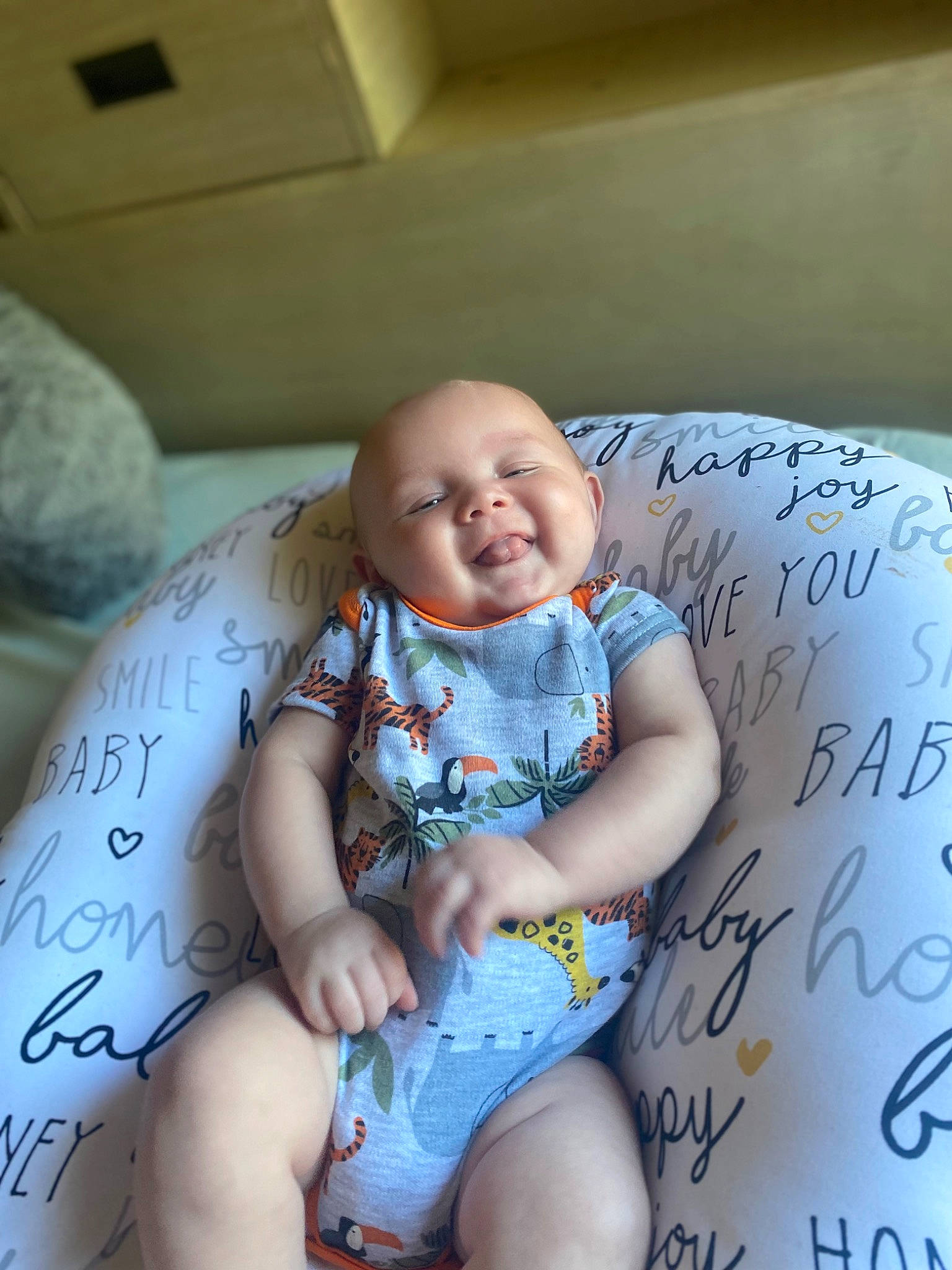 Kamdyn is registered to the contest to win money with this photo: baby, baby_toddler_clothing, child, comfort, eye, facial_expression, finger, happy, human_leg, iris, knee, mammal, pattern, person, skin, sleeve, smile, t_shirt, textile, thigh