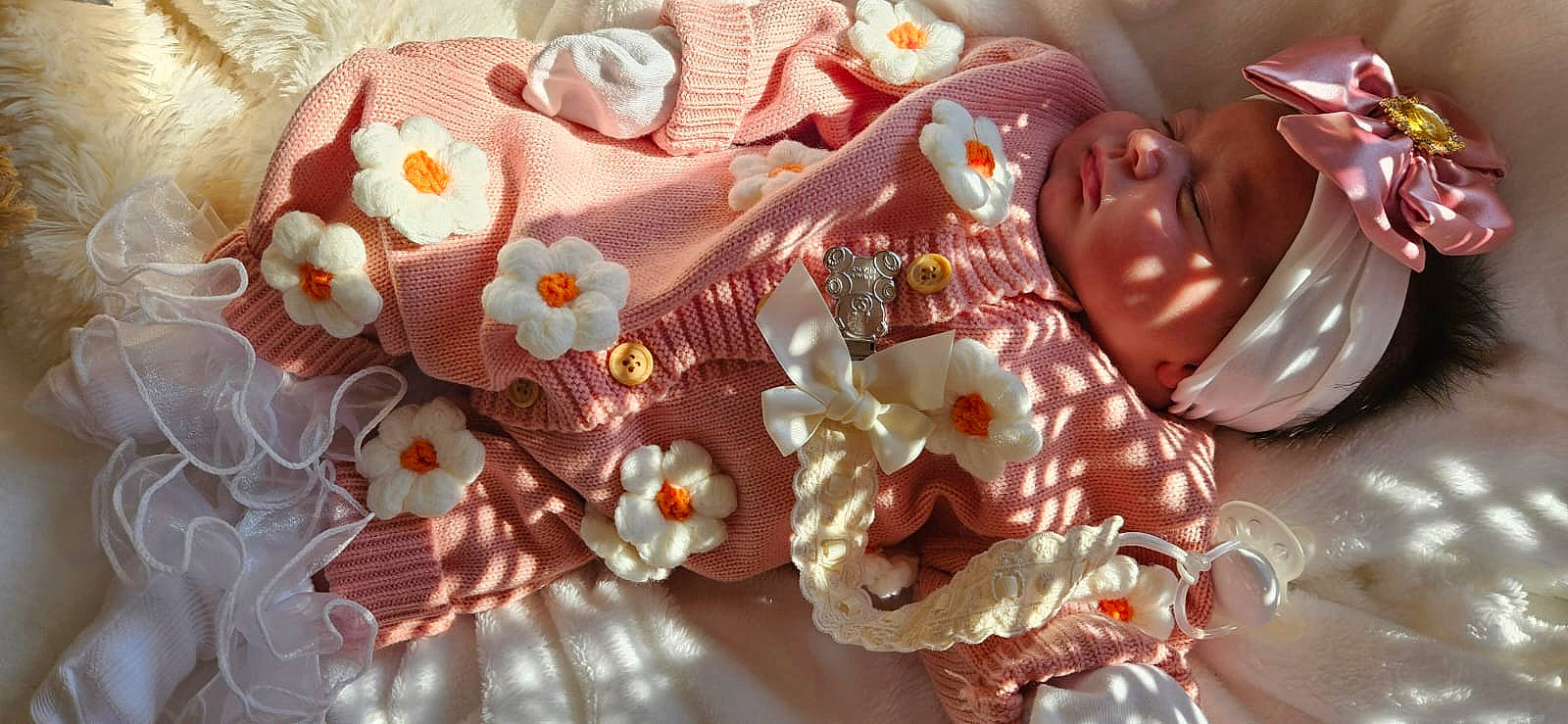 Bethesda participe au concours pour gagner de l'argent avec cette photo : art, button, cuisine, cut_flowers, doily, embellishment, fashion_accessory, flower, hair_accessory, headpiece, headwear, ingredient, jewellery, linens, pattern, peach, person, petal, pink, sugar_cake