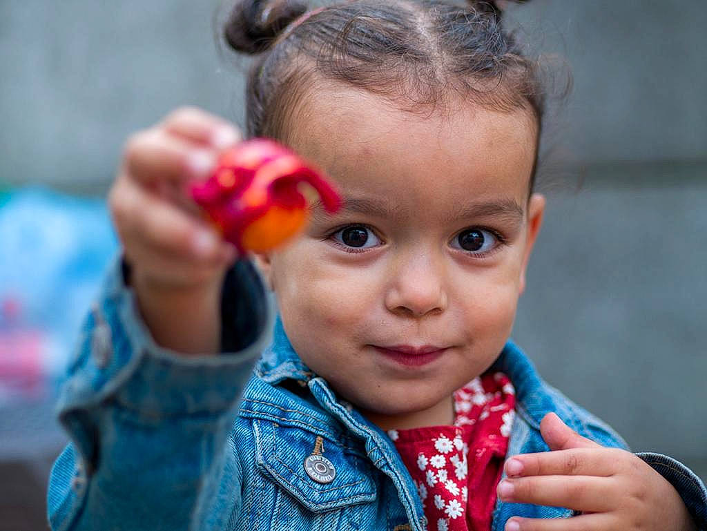 Lilya participe au concours pour gagner de l'argent avec cette photo : cheek, chin, cool, ear, eye, eyelash, face, facial_expression, finger, gesture, hair, hand, happy, human, iris, lip, mouth, nose, organ, person