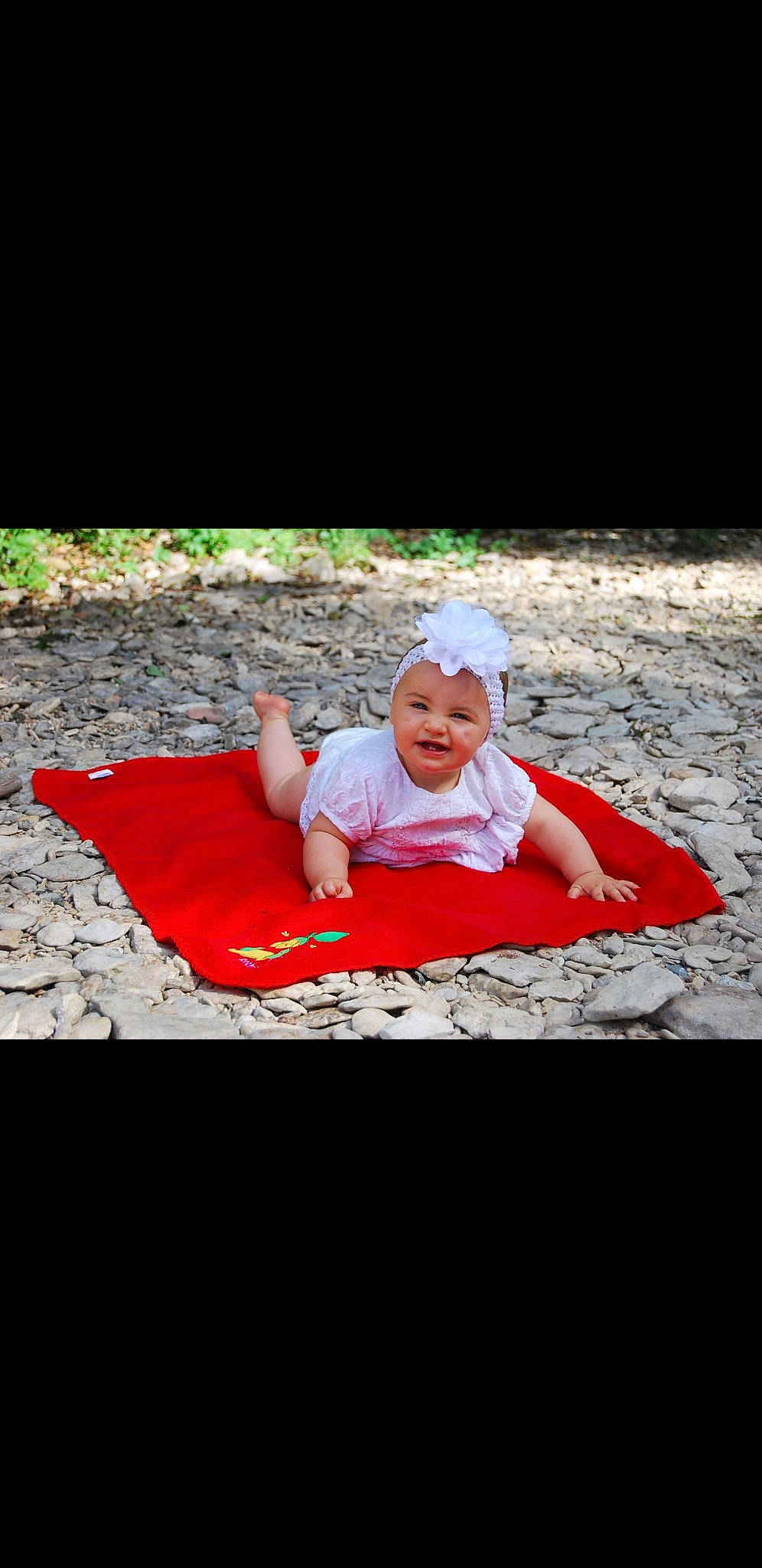 Iliana participe au concours pour gagner de l'argent avec cette photo : baby, child, headgear, headwear, leisure, person, photography, red, sitting