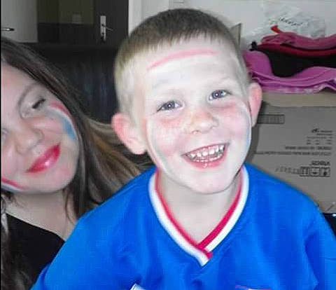 Grégory participe au concours pour gagner de l'argent avec cette photo : blue, boy, cheek, child, chin, day, emotion, eyebrow, face, facial_expression, fun, hair, hairstyle, head, human_hair_color, joy, nose, people, person, skin