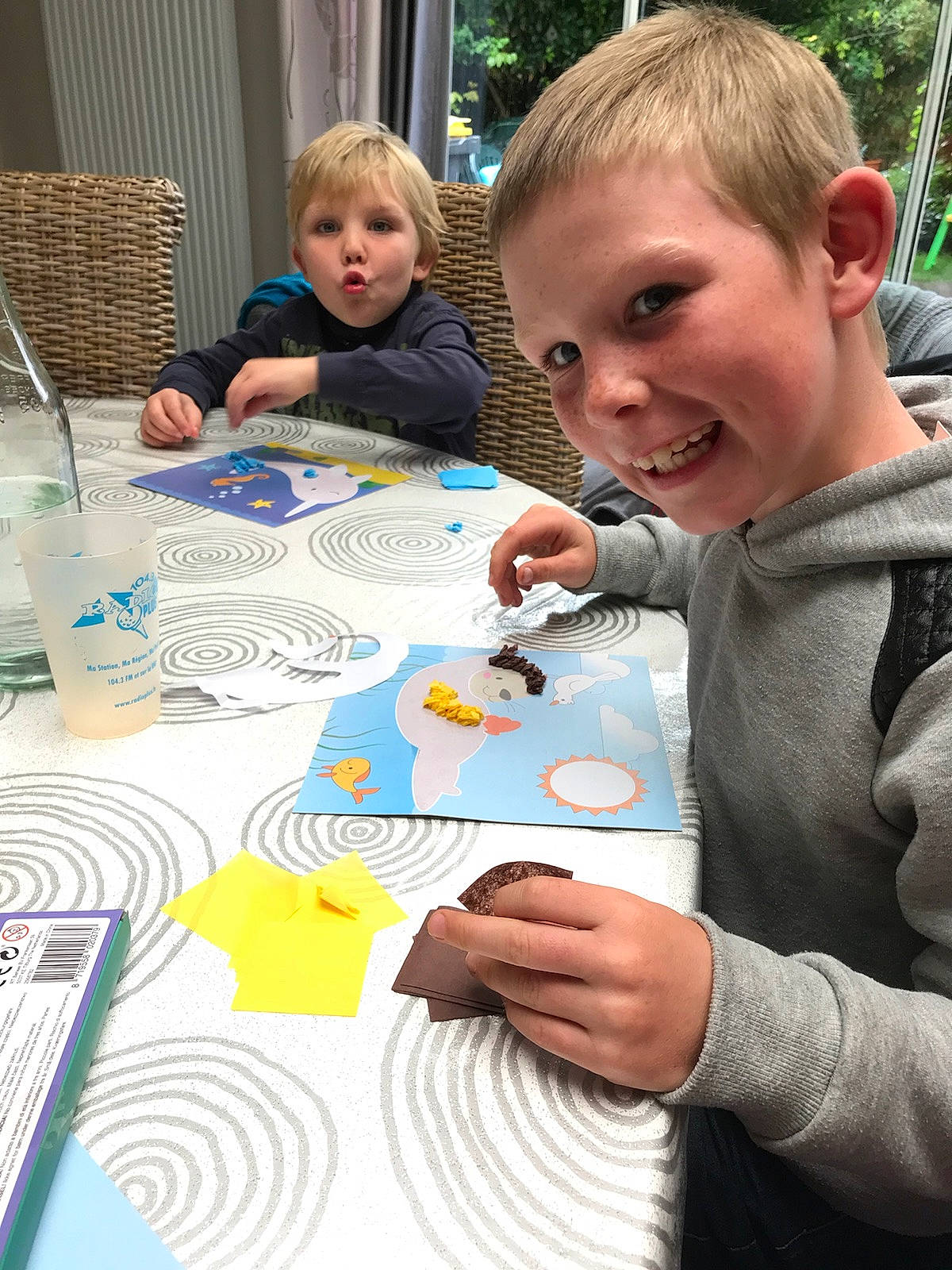 Grégory participe au concours pour gagner de l'argent avec cette photo : child, fun, learning, material, person, play, reading, toddler