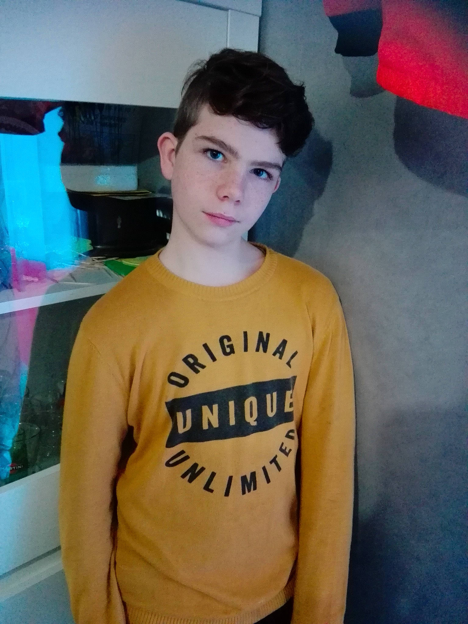 Anthony a rejoint le concours — aidez-le/la à gagner de superbes lots ! black_hair, boy, cool, fashion, forehead, fun, girl, hairstyle, human_hair_color, joint, long_hair, neck, person, product, shoulder, smile, t_shirt