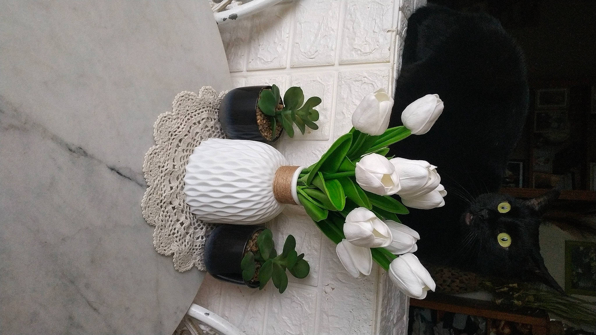 Stella participe au concours pour gagner de l'argent avec cette photo : art, artificial_flower, bouquet, creative_arts, cut_flowers, fashion_accessory, floral_design, floristry, flower, flower_arranging, flowering_plant, font, paper, petal, plant, rectangle, room, still_life, still_life_photography, wood