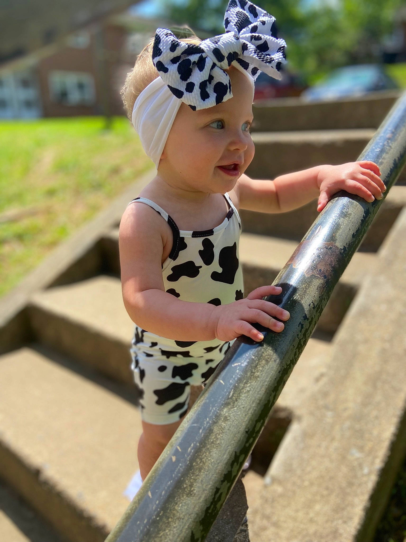 Iris is registered to the contest to win money with this photo: arm, baby, baby_toddler_clothing, child, fashion_accessory, fun, grass, happy, headband, headpiece, headwear, human_body, jewellery, leisure, pattern, person, personal_protective_equipment, photograph, plant, recreation