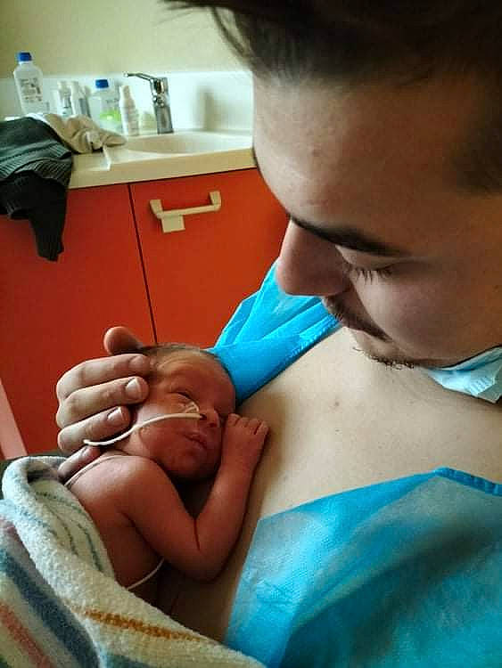 Eyden a rejoint le concours — aidez-le/la à gagner de superbes lots ! abdomen, cabinetry, chest, comfort, ear, elbow, eyebrow, eyelash, finger, hair, hairstyle, health_care, joint, medical_procedure, mouth, neck, patient, person, shoulder, skin