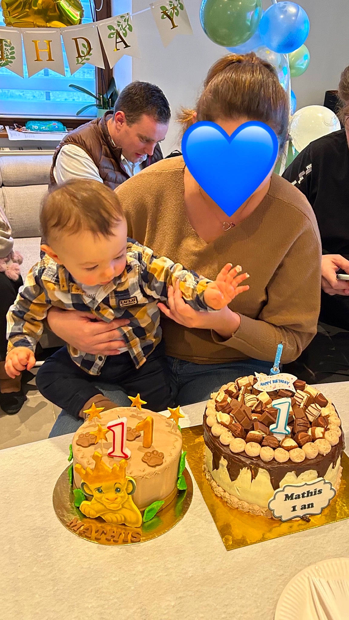 Mathis participe au concours pour gagner de l'argent avec cette photo : baked_goods, birthday, birthday_cake, birthday_party, buttercream, cake, cake_decorating, cake_decorating_supply, cuisine, dessert, event, food, icing, ingredient, person, plate, sharing, sugar_cake, sugar_paste, table