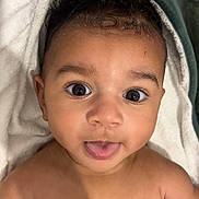 Kenzo participe au concours pour gagner de l'argent avec cette photo : baby, infant, child, towel, hooded_towel, wet_hair, eyes, face, tongue_out, smile, closeup, portrait, skin, shoulder, blanket, expression, bath_time, curl, eyelashes, cheek
