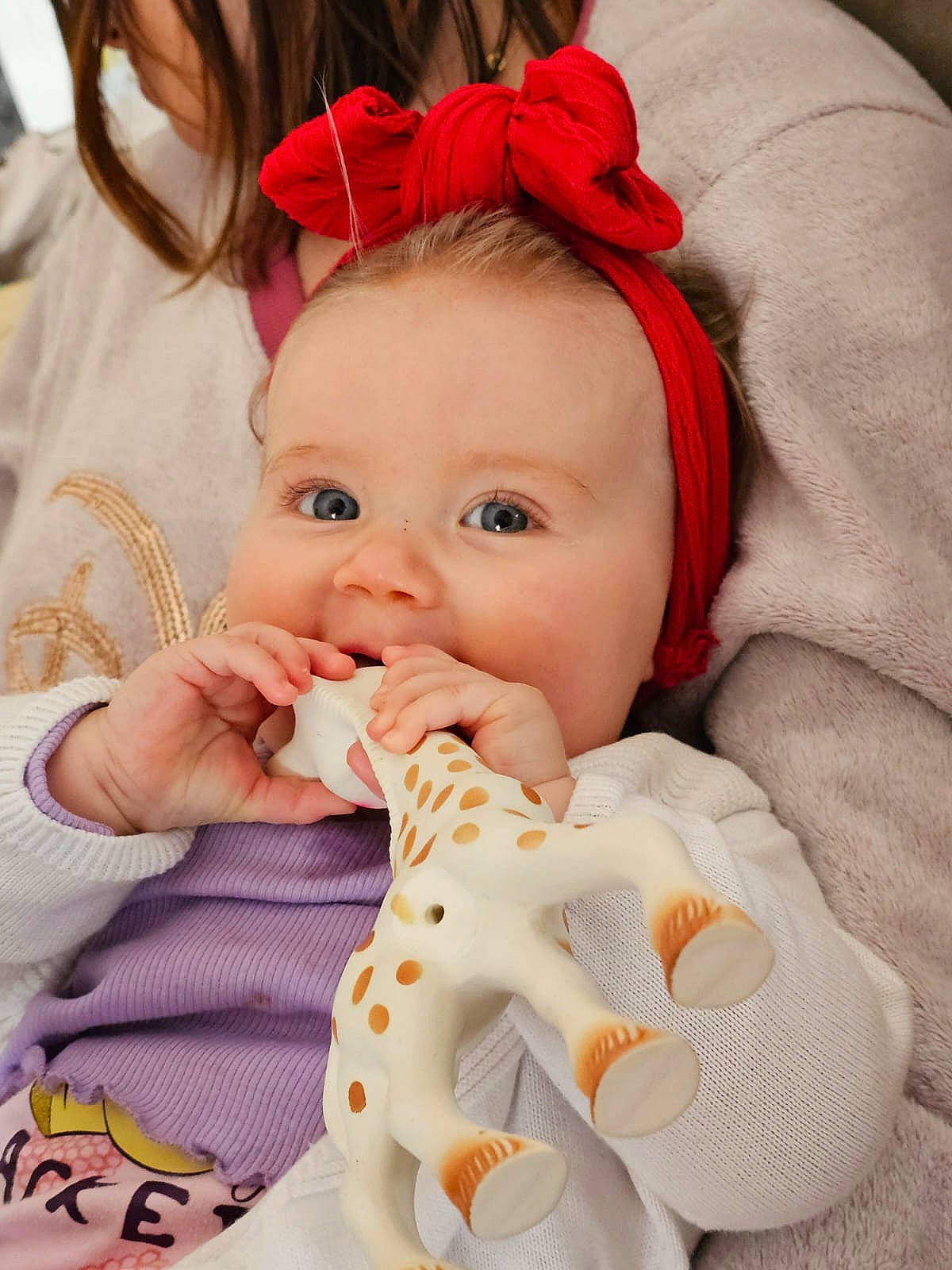 émilie participe au concours pour gagner de l'argent avec cette photo : baby, baby_products, baby_sleeping, baby_toddler_clothing, cheek, child, chin, comfort, event, eyelash, happy, linens, lip, nail, nose, peach, person, skin, sweetness, textile