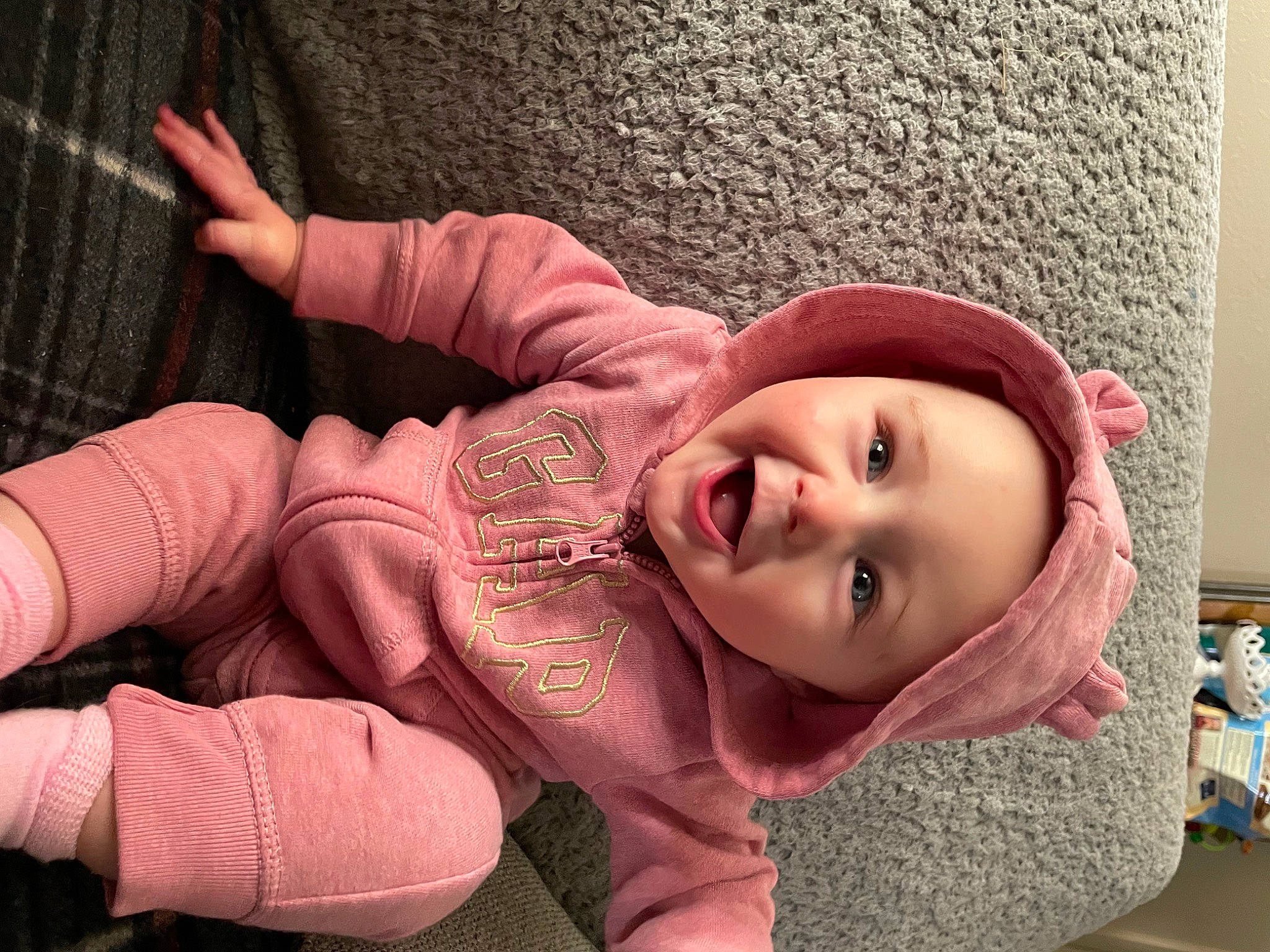 Ramona is registered to the contest to win money with this photo: chin, comfort, eye, facial_expression, finger, flash_photography, gesture, happy, headgear, headwear, human_body, leg, lip, mouth, neck, person, pink, shoulder, skin, smile