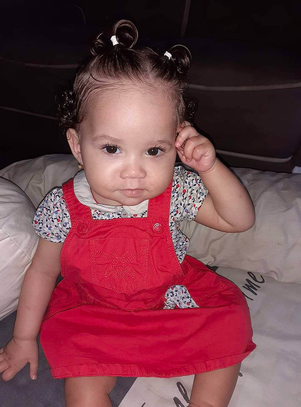 Kaïlys participe au concours pour gagner de l'argent avec cette photo : baby_toddler_clothing, cheek, chin, dress, eye, eyelash, finger, flash_photography, fun, hair, hairstyle, happy, iris, lip, neck, person, pink, skin, sleeve, toddler