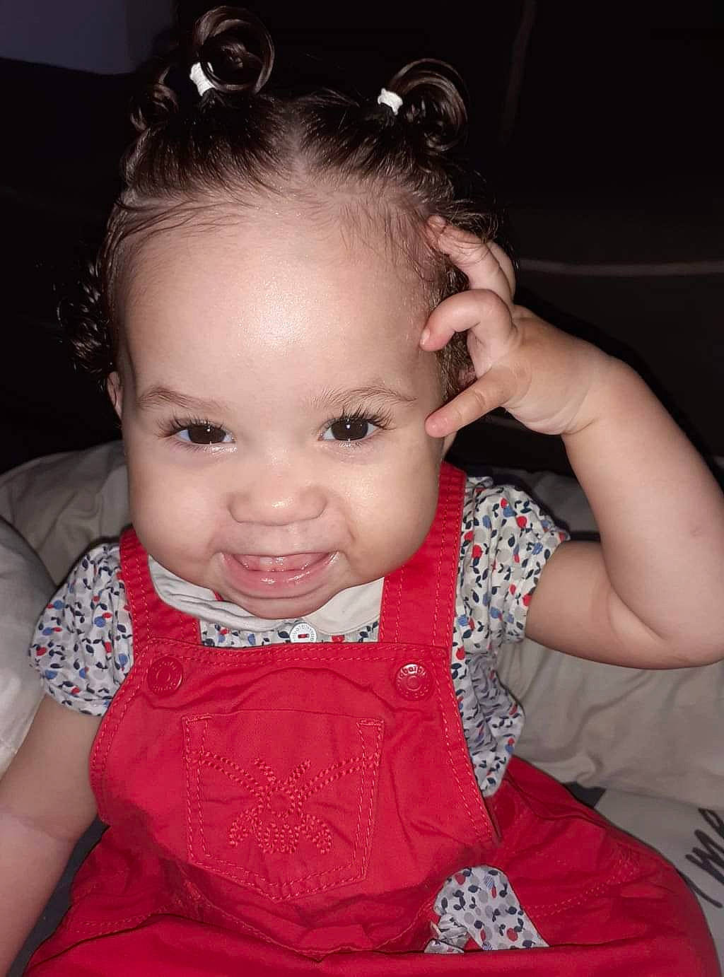 Kaïlys participe au concours pour gagner de l'argent avec cette photo : baby_toddler_clothing, cheek, chin, dress, ear, eye, eyebrow, eyelash, facial_expression, flash_photography, hair, hand, iris, joy, lip, neck, nose, person, skin, sleeve