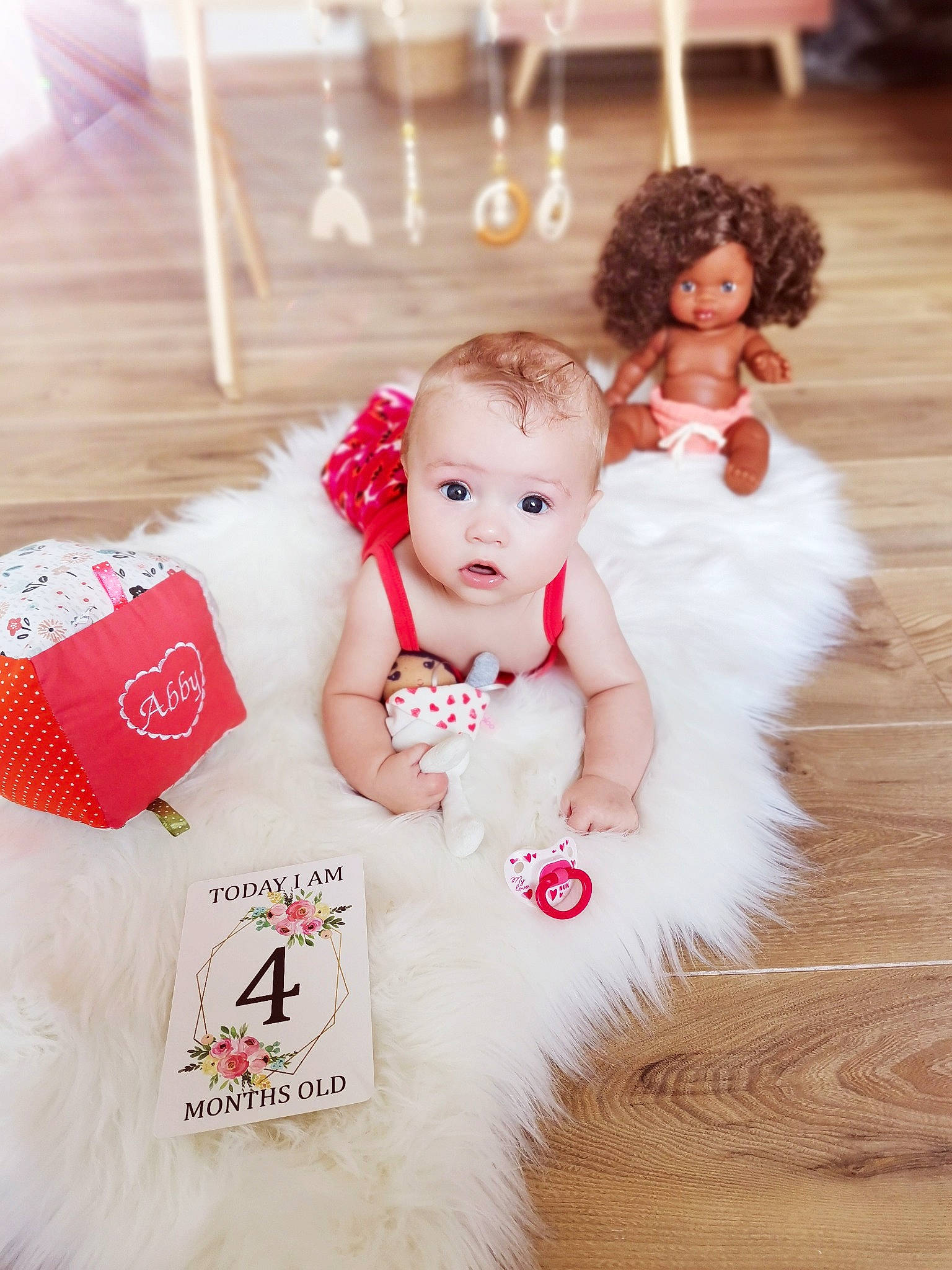 Abby participe au concours pour gagner de l'argent avec cette photo : baby, baby_toddler_clothing, chair, dress, event, eye, face, flooring, fun, fur, happy, human_body, person, petal, photograph, pink, sitting, skin, table, toddler