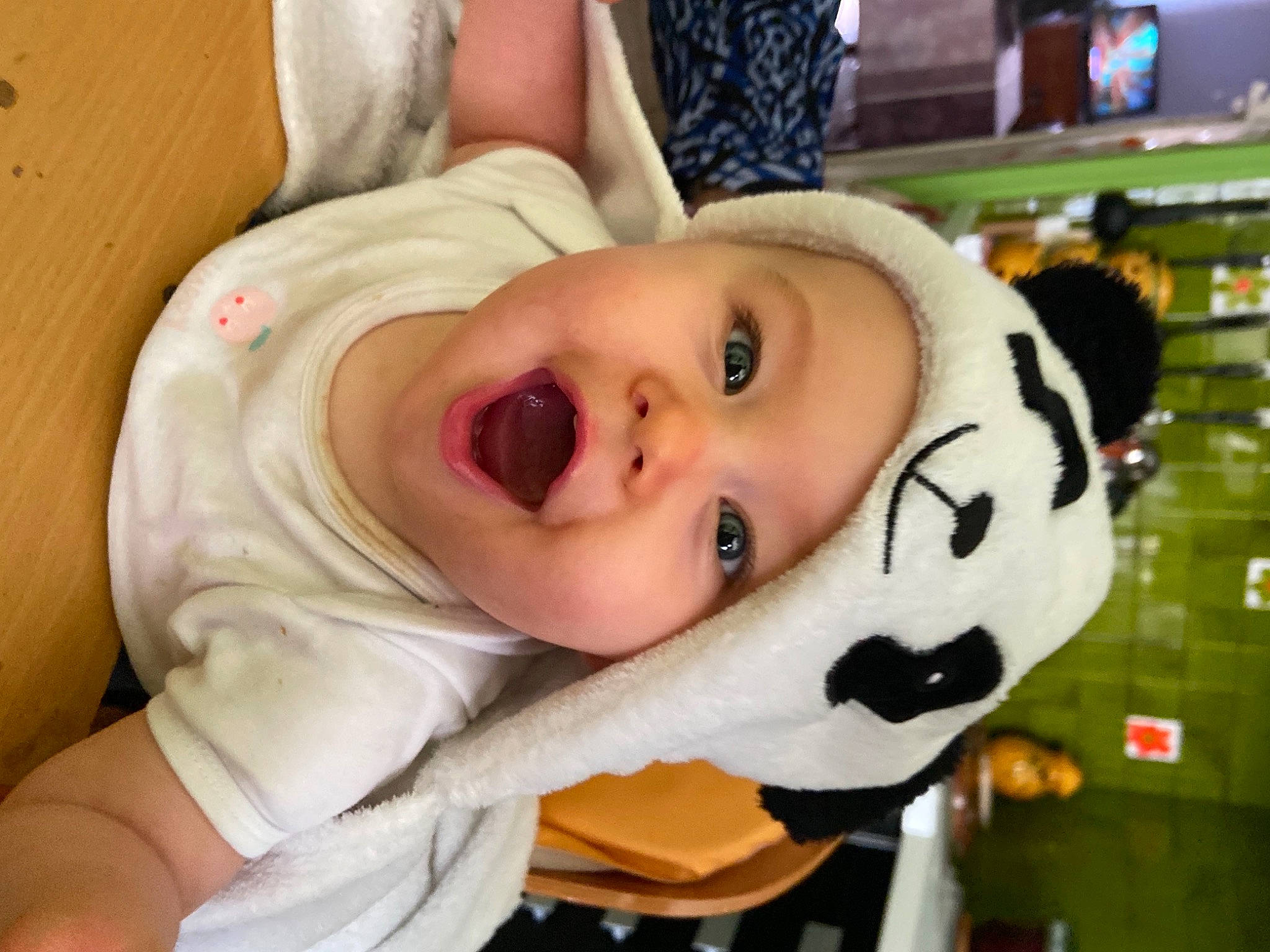Charlie a rejoint le concours — aidez-le/la à gagner de superbes lots ! baby, baby_products, cheek, child, eye, eyebrow, eyelash, fun, fur, happy, hat, head, headgear, headwear, jacket, mascot, mouth, nose, person, smile