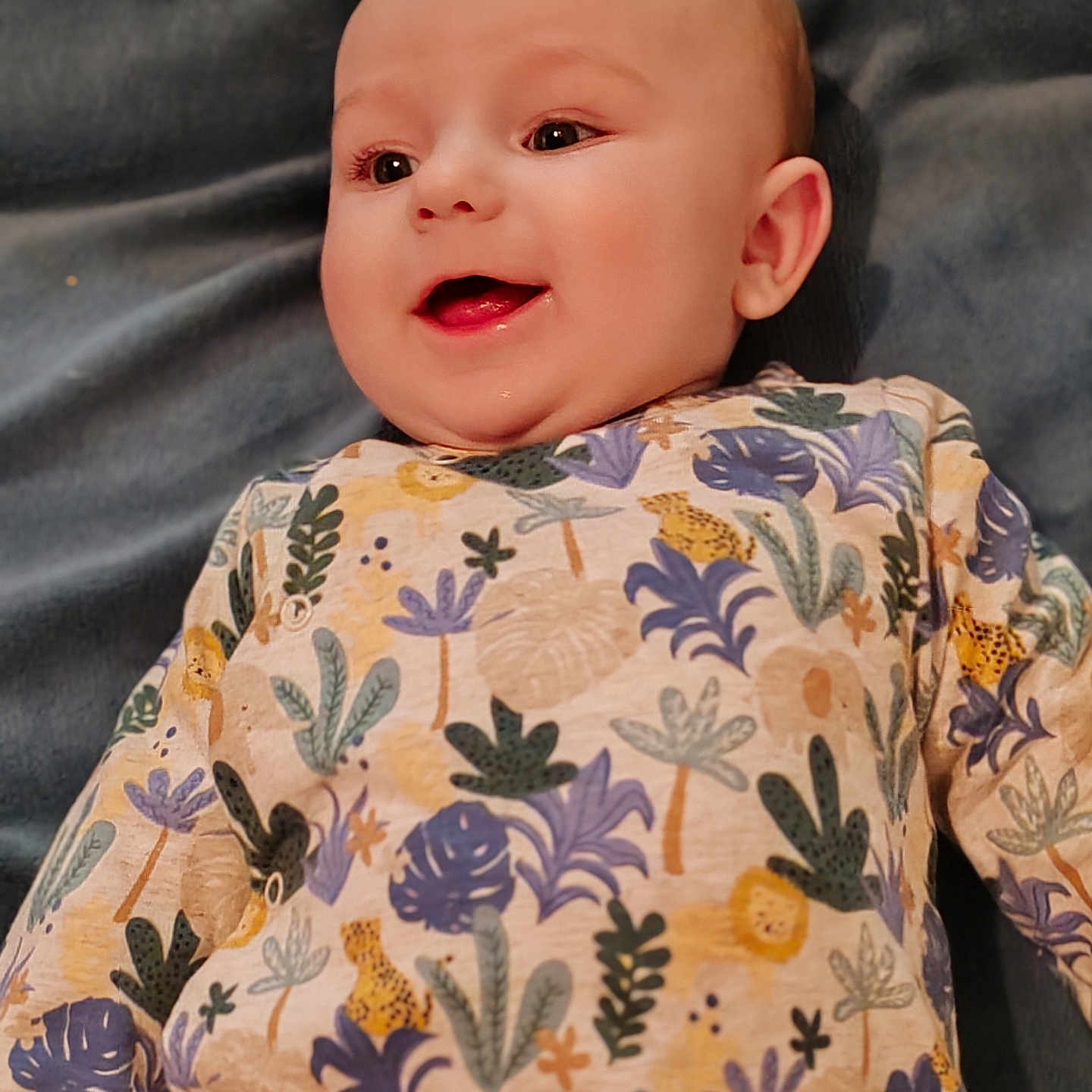 Malho a rejoint le concours — aidez-le/la à gagner de superbes lots ! applique, baby, bodypart, clothing, dress, face, finger, hand, happy, head, longsleeve, mouth, newborn, pattern, person, photography, portrait, shirt, sleeve, smile