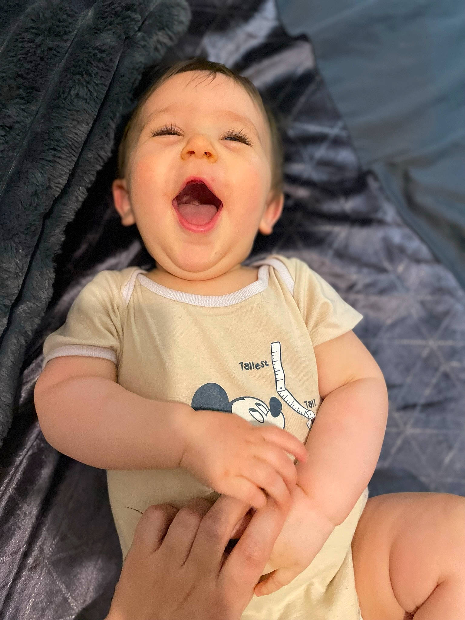 Matheo a rejoint le concours — aidez-le/la à gagner de superbes lots ! baby_toddler_clothing, cheek, chin, comfort, eye, face, facial_expression, flash_photography, hairstyle, hand, head, human_body, lip, mouth, nose, person, product, skin, sleeve, smile