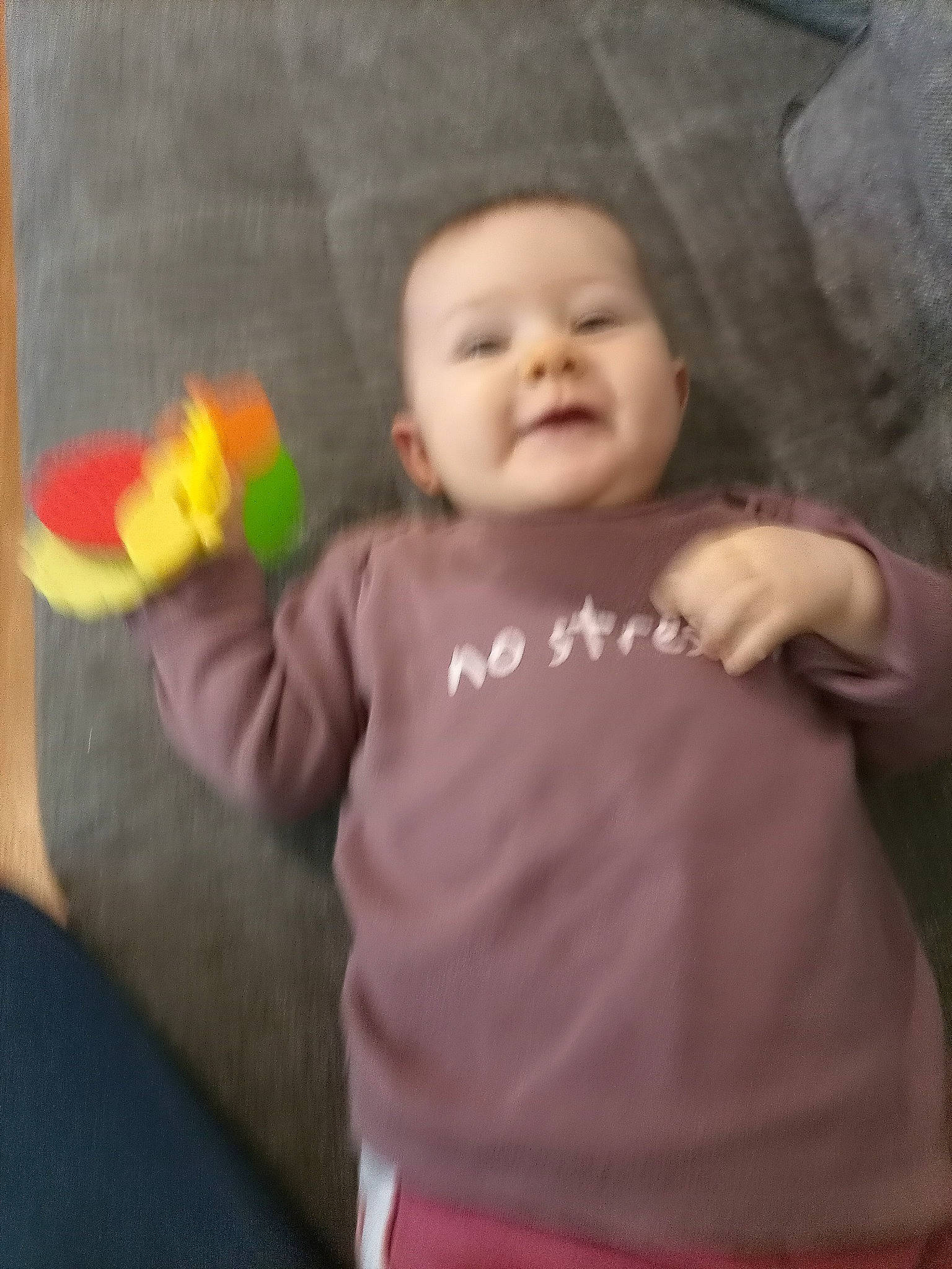 Maria participe au concours pour gagner de l'argent avec cette photo : arm, baby, cheek, chin, eye, face, finger, gesture, happy, headwear, human_body, joint, mouth, nose, person, skin, sleeve, smile, textile, thumb