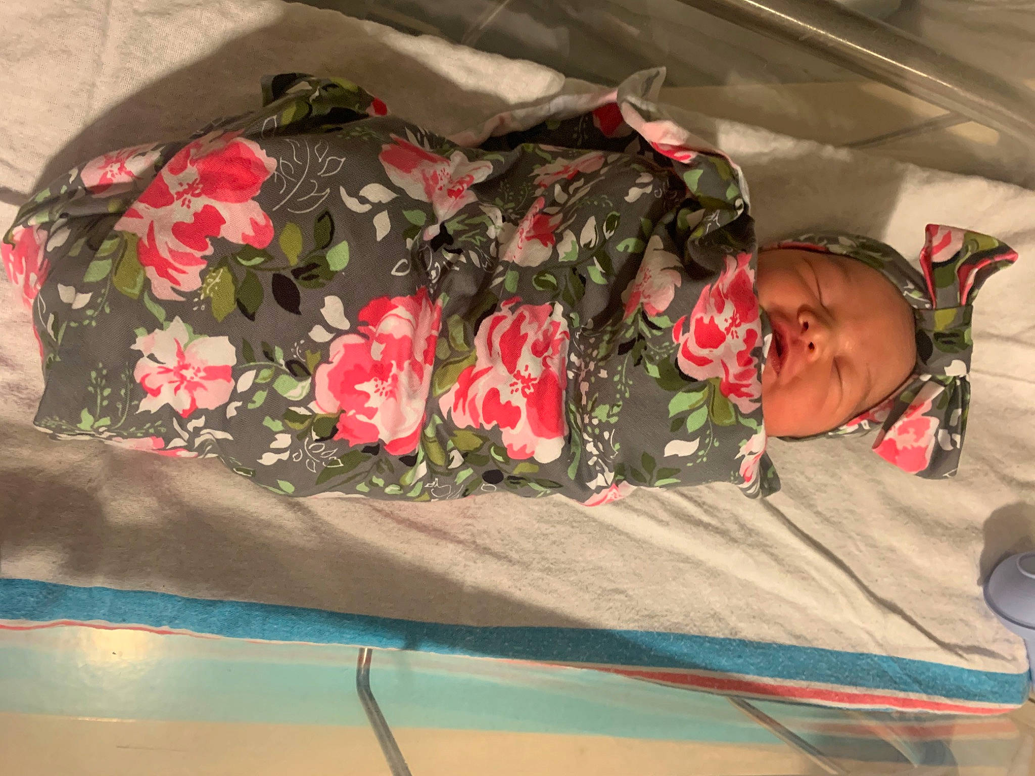 Amoura is registered to the contest to win money with this photo: baby, bag, baggage, camouflage, comfort, family_car, linens, luggage_and_bags, military_camouflage, motor_vehicle, pattern, person, personal_protective_equipment, recreation, room, sleeve, smile, suitcase, tints_and_shades, toddler