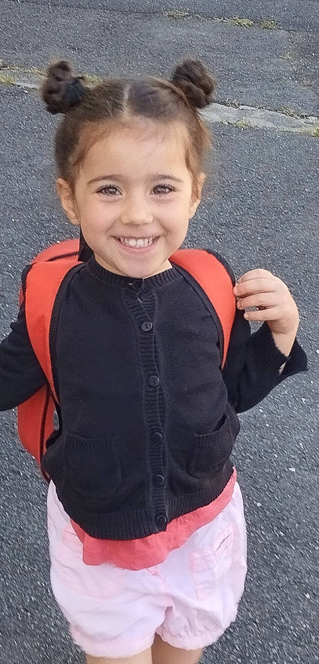 Zoélie a rejoint le concours — aidez-le/la à gagner de superbes lots ! child, cool, electric_blue, eye, face, facial_expression, fun, hair, happy, head, iris, joy, neck, person, personal_protective_equipment, skin, sleeve, smile, sportswear, t_shirt