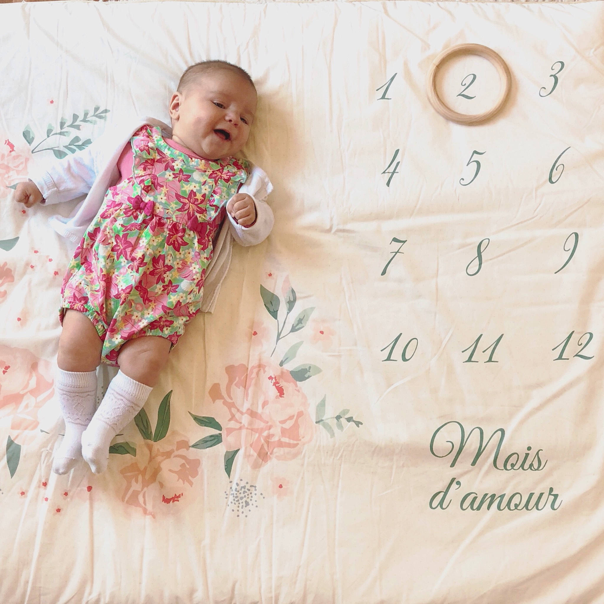 Carla participe au concours pour gagner de l'argent avec cette photo : baby, baby_toddler_clothing, bedding, child, circle, comfort, font, happy, linens, magenta, pattern, peach, person, pink, rectangle, room, sleeve, smile, t_shirt, textile