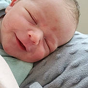 Seiya a rejoint le concours — aidez-le/la à gagner de superbes lots ! baby, blanket, child, closeup, comfort, cozy, cute, face, hand, human, indoors, infant, newborn, peaceful, portrait, resting, skin, sleeping, smiling, soft