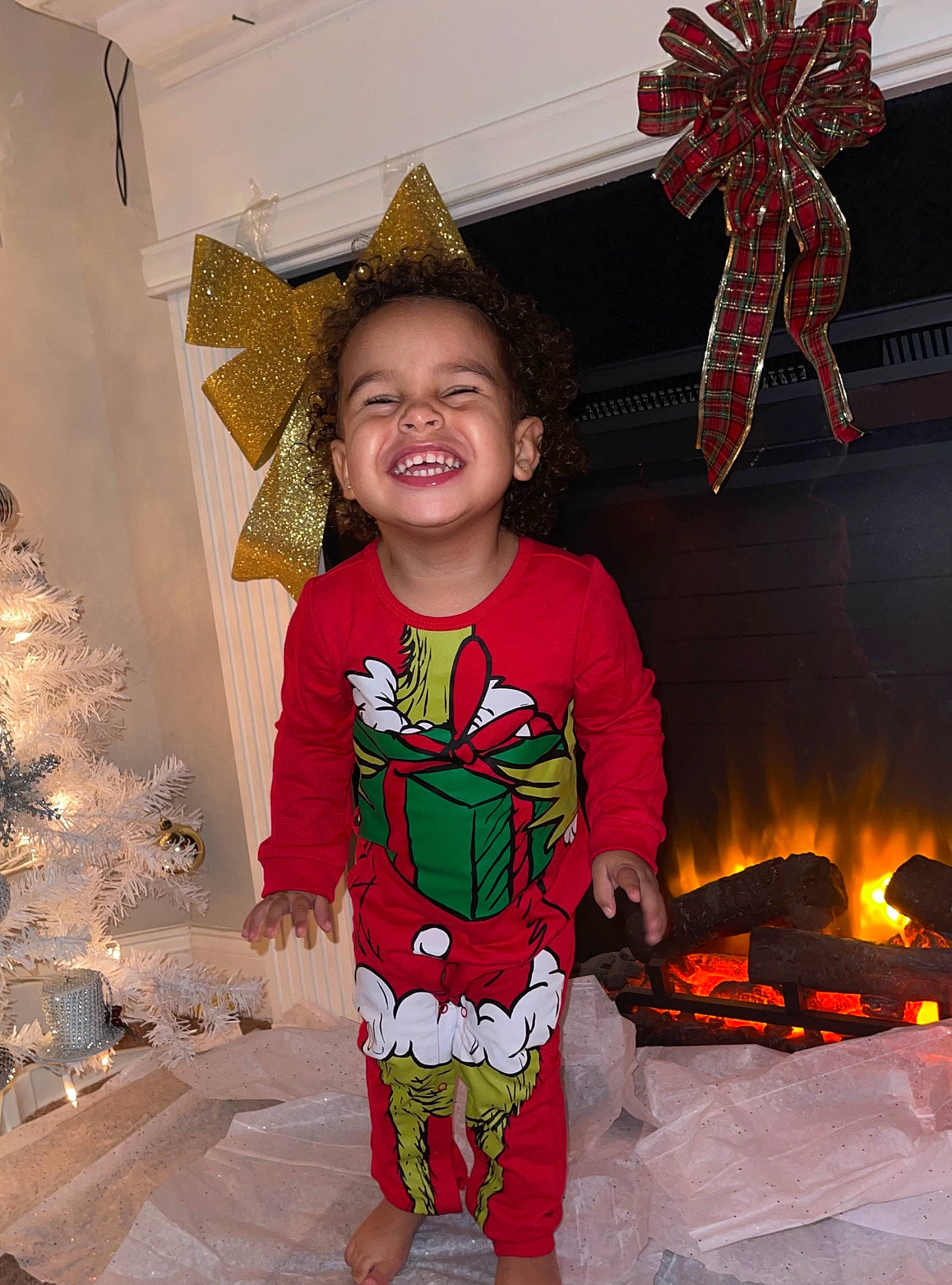 Heaven is registered to the contest to win money with this photo: arthropod, baby_toddler_clothing, black, christmas, christmas_ornament, design, event, fun, happy, holiday, holiday_ornament, joy, orange, person, pink, red, room, sleeve, smile, t_shirt