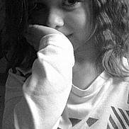 Shanna a rejoint le concours — aidez-le/la à gagner de superbes lots ! child, curly_hair, black_and_white, portrait, face, hand, sleeve, shirt, expression, young, looking, indoors, closeup, person, cute, smile, hair, monochrome, childhood, casual