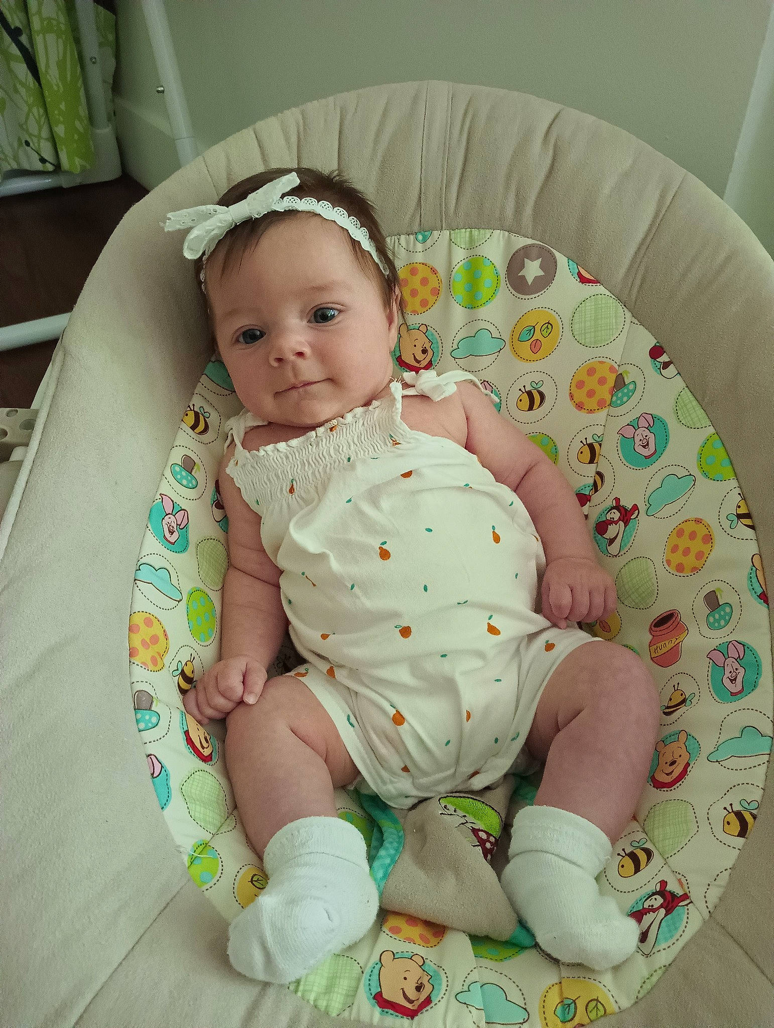 Jade participe au concours pour gagner de l'argent avec cette photo : baby, baby_products, baby_toddler_clothing, cheek, child, comfort, dishware, eye, fashion_accessory, foot, knee, linens, pattern, person, pink, sitting, skin, sleeve, sock, thigh