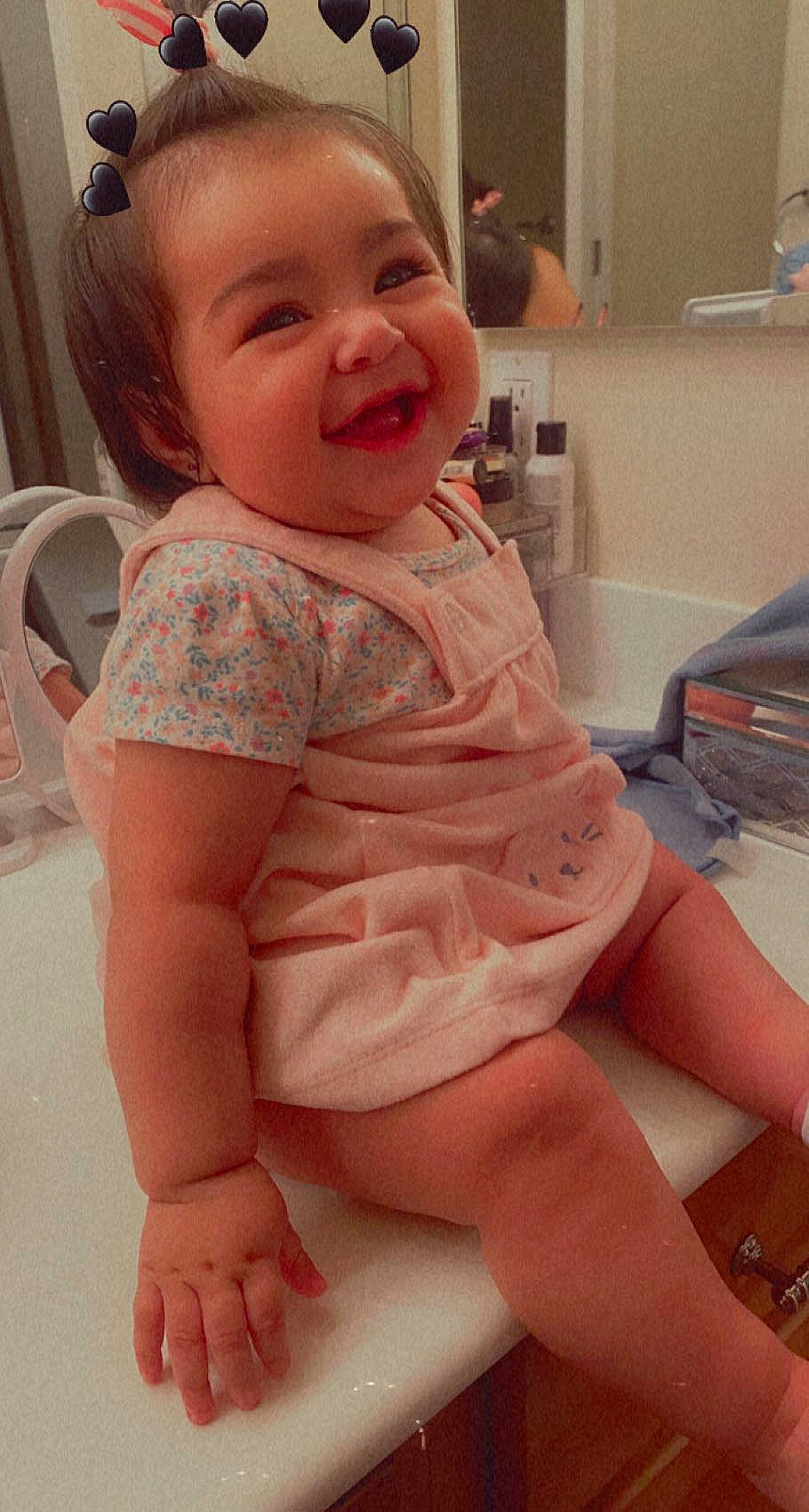 Lexie is registered to the contest to win money with this photo: cheek, chin, eye, eyebrow, face, facial_expression, hair, hairstyle, head, human_body, joint, joy, lip, mouth, neck, nose, organ, person, photograph, shoulder